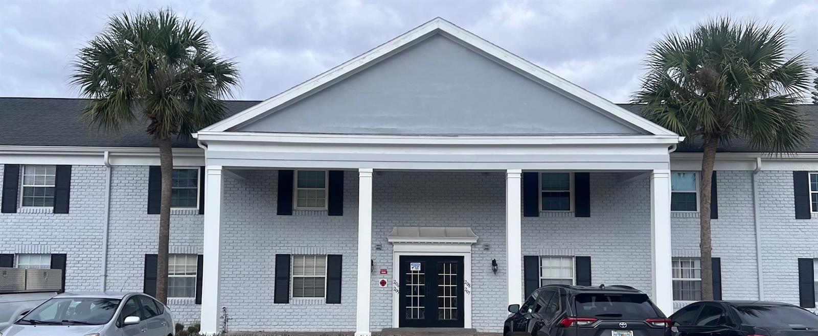 208 LEWFIELD CIR #208