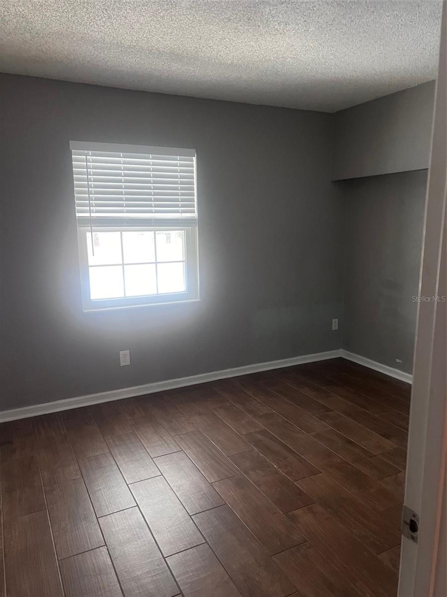 208 LEWFIELD CIR #208