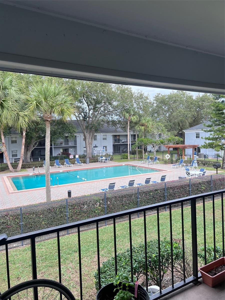 208 LEWFIELD CIR #208