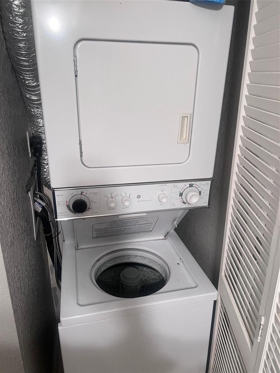 208 LEWFIELD CIR #208