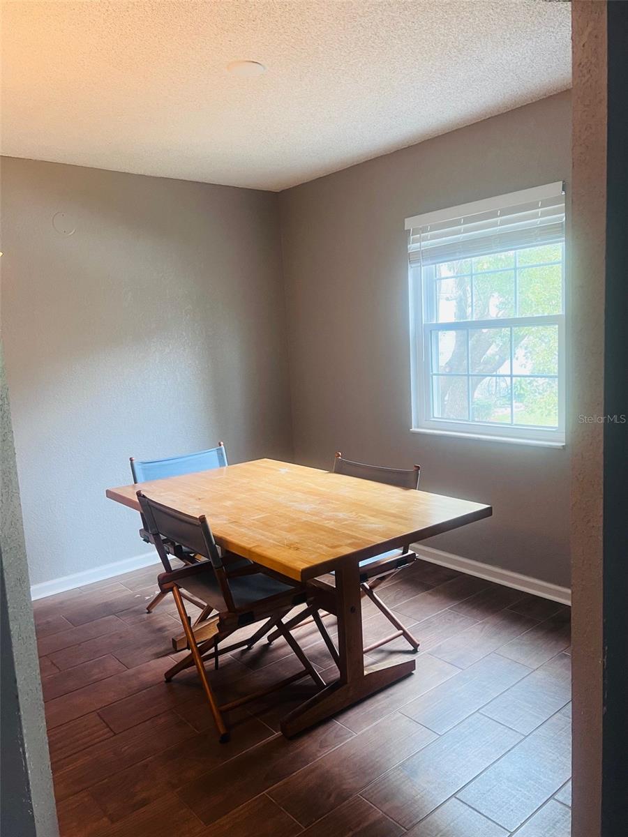 208 LEWFIELD CIR #208