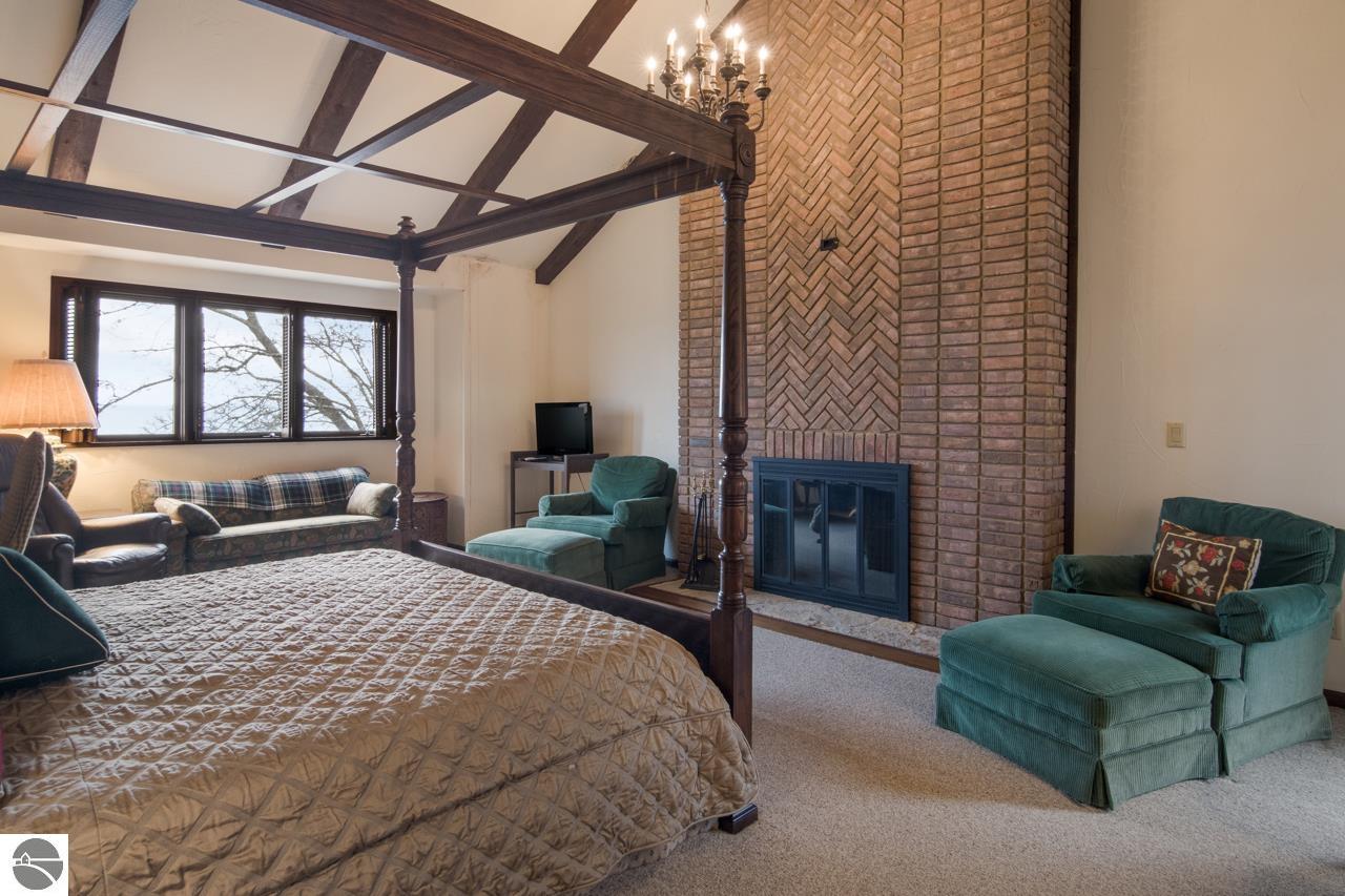 12150 N Seven Pines Road