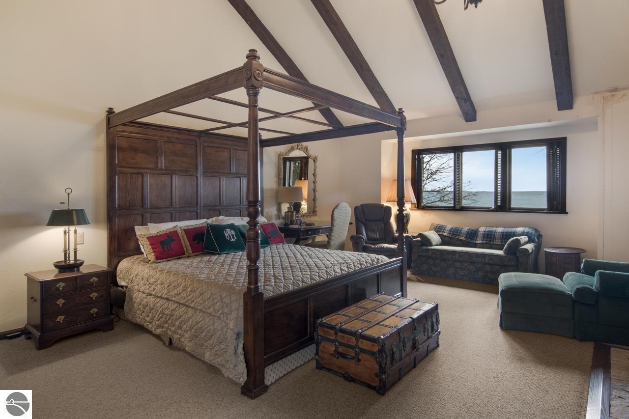 12150 N Seven Pines Road