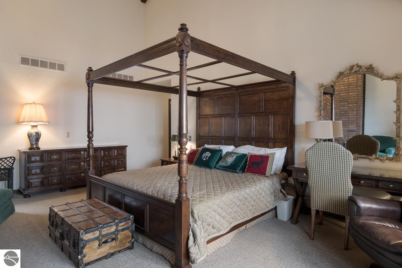 12150 N Seven Pines Road