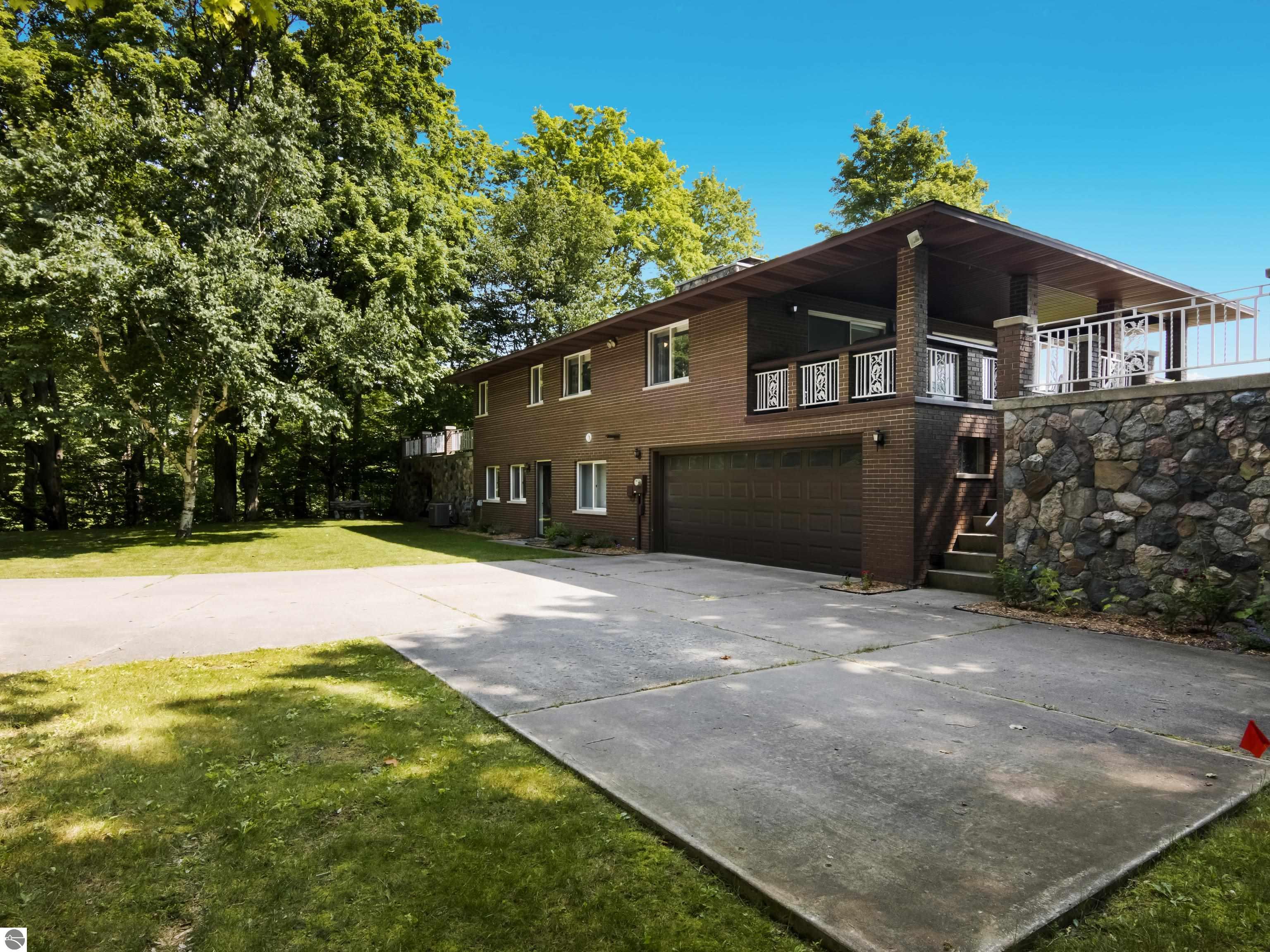 1105 S Bay View Trail