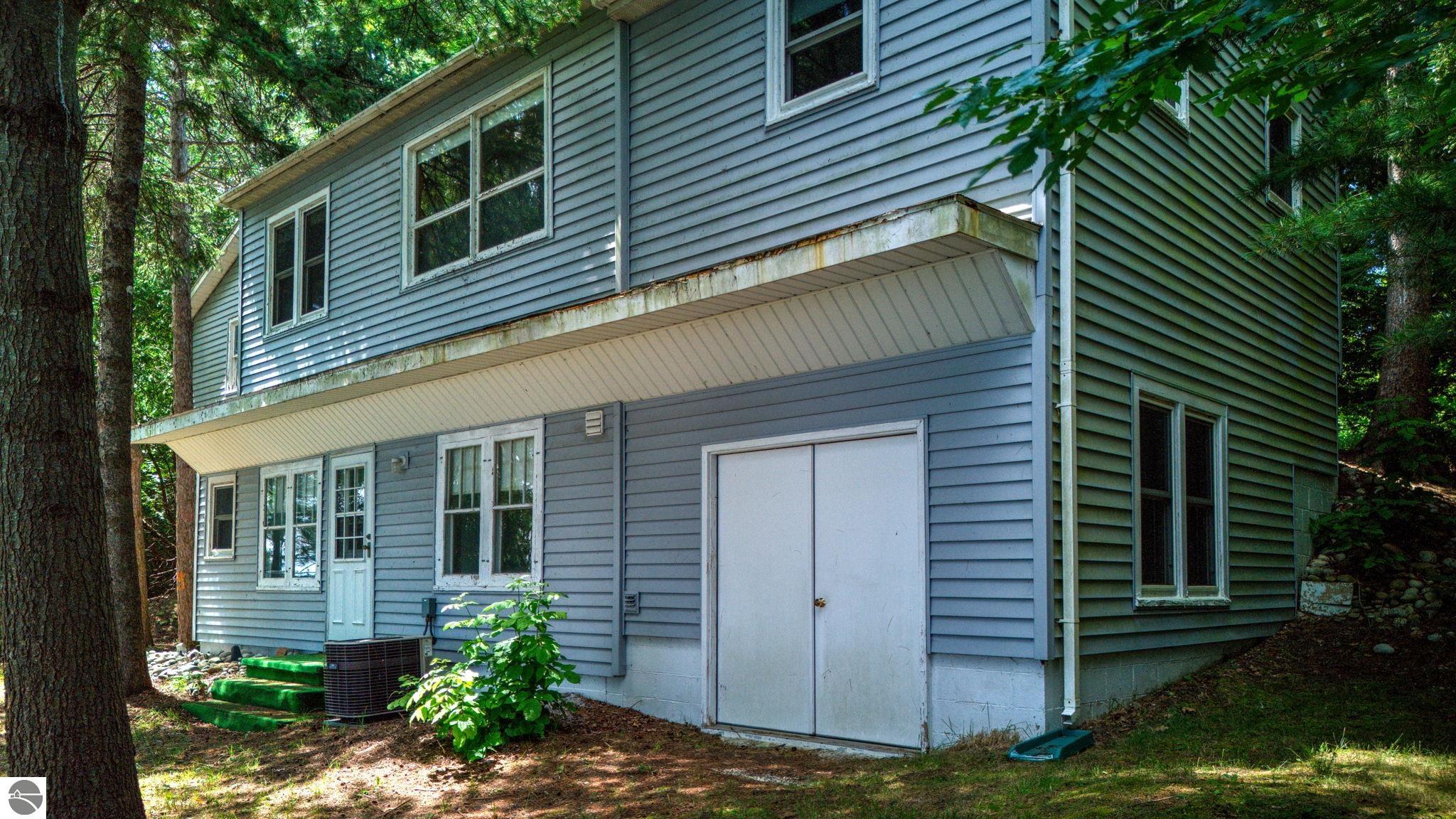 800 N St Joseph Street