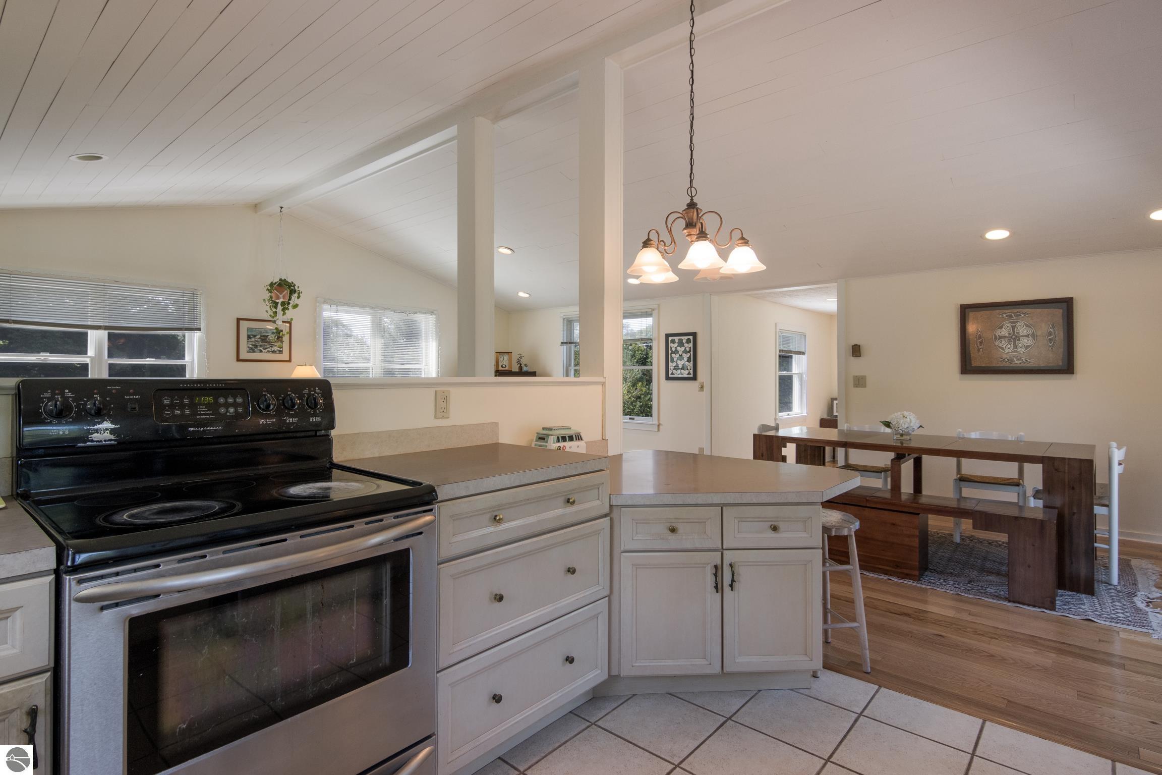 1381 N Manitou Trail