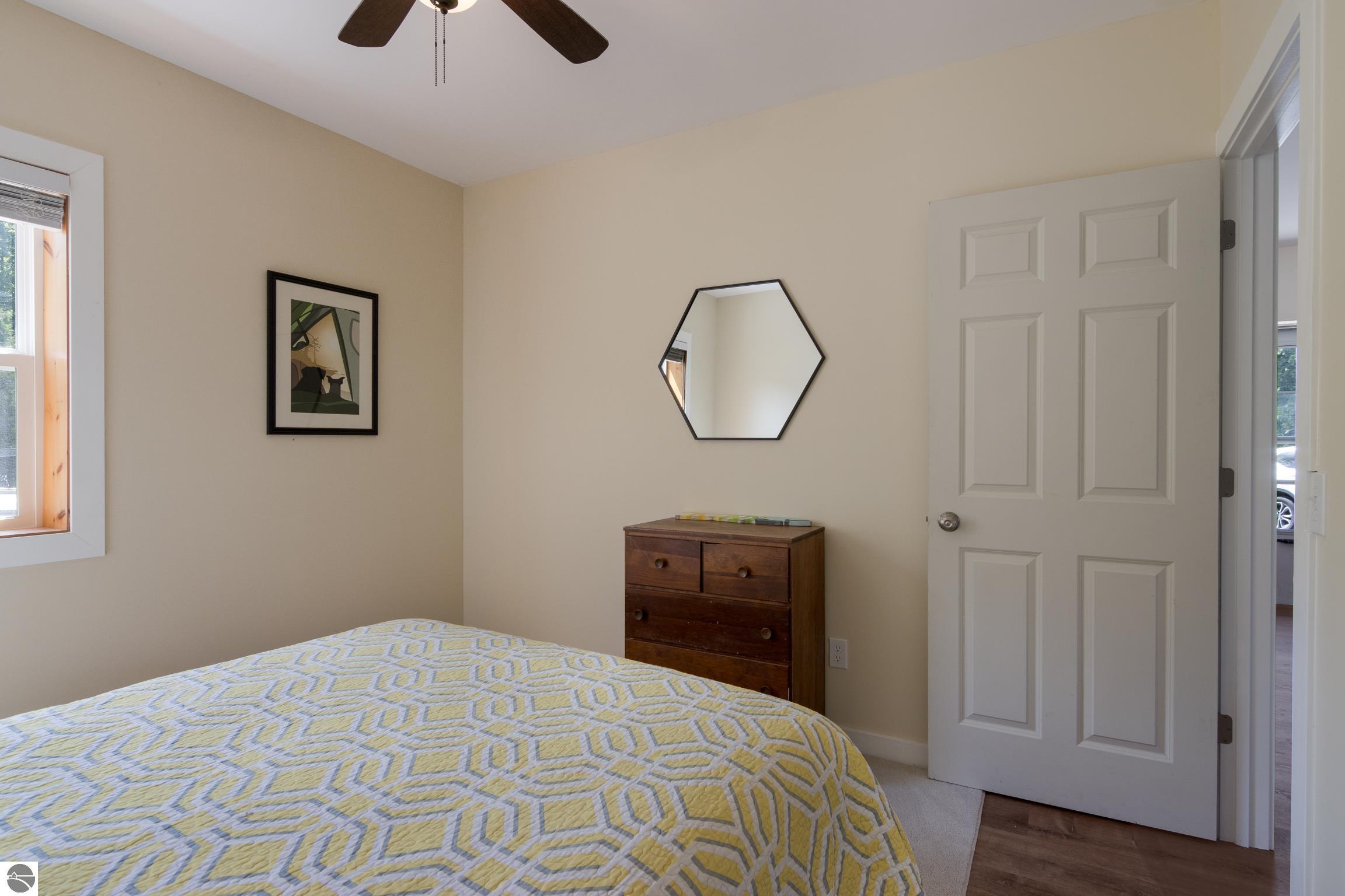 1381 N Manitou Trail