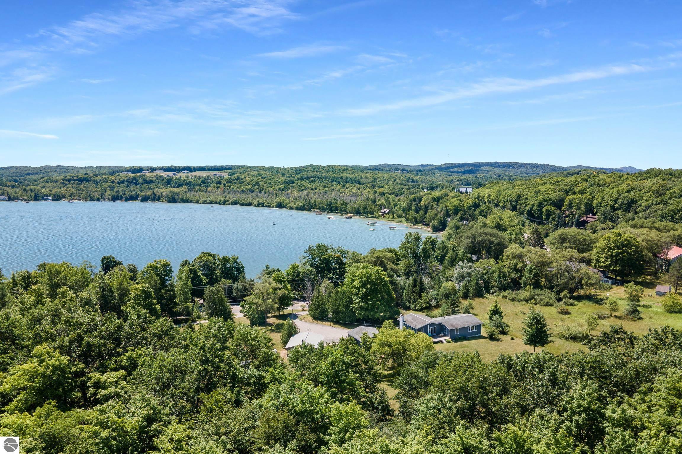 1381 N Manitou Trail