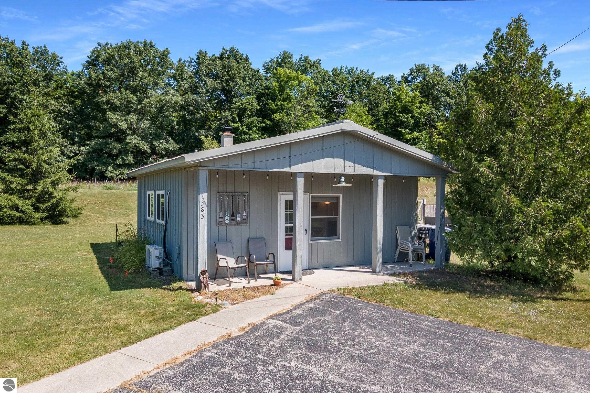 1381 N Manitou Trail