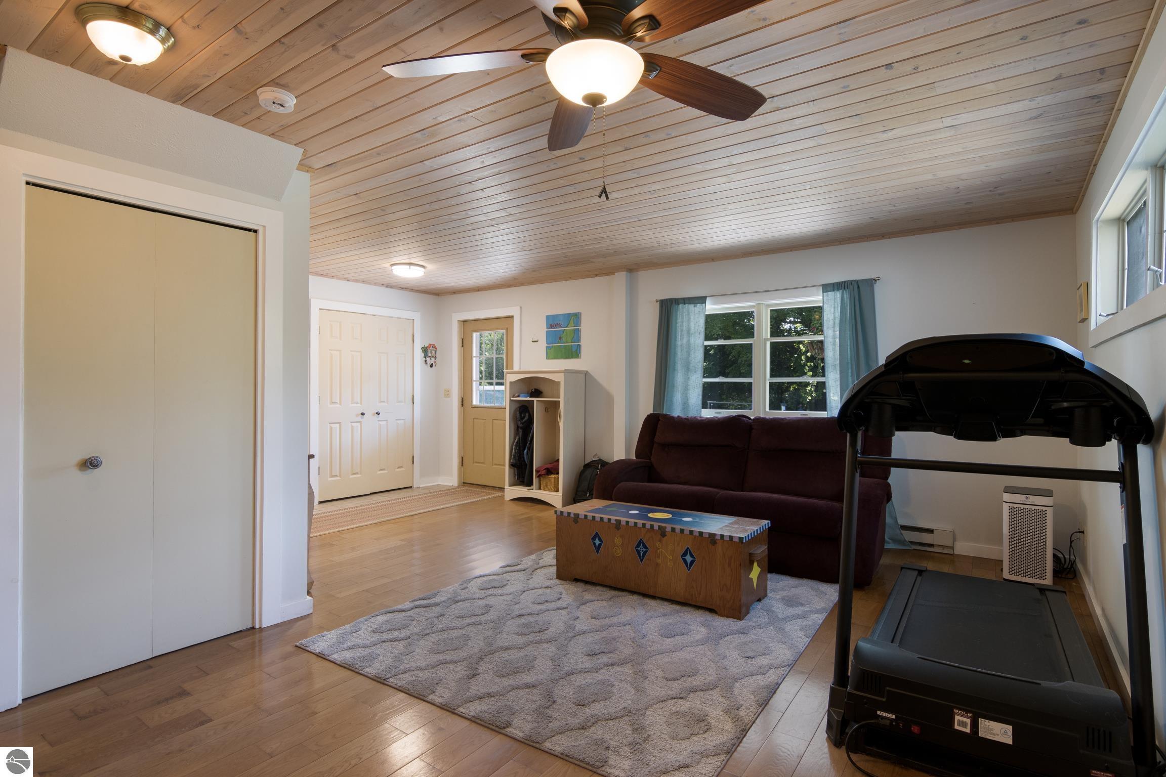 1381 N Manitou Trail