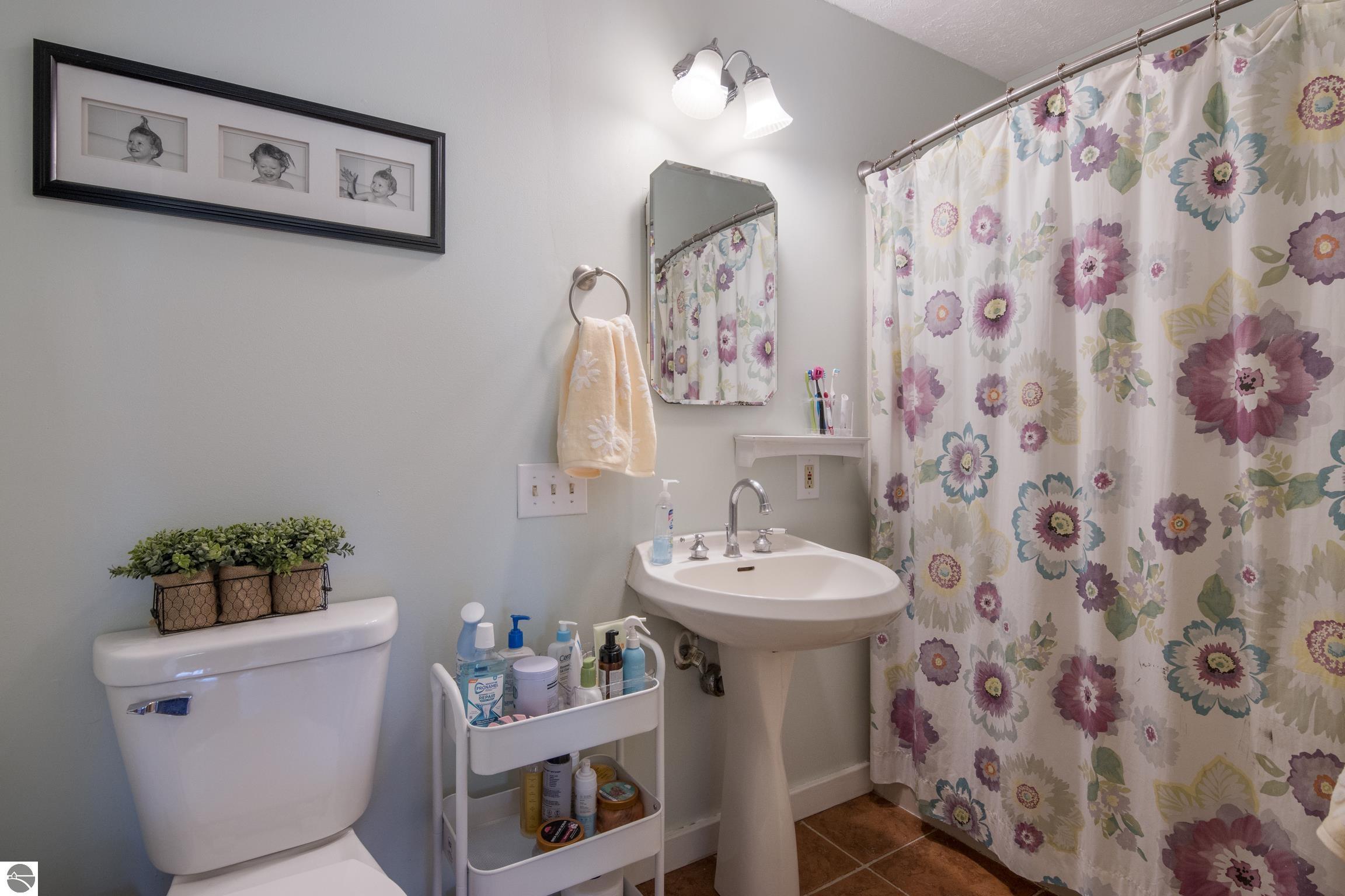 1381 N Manitou Trail