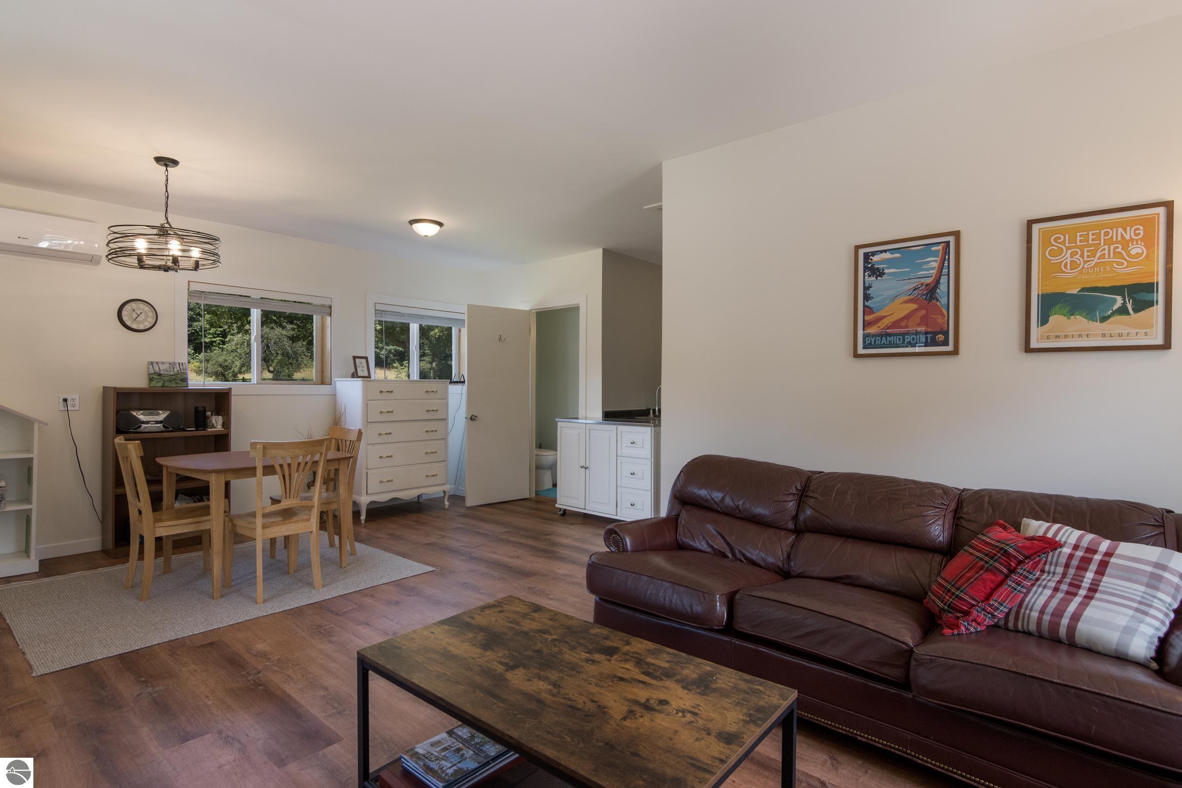 1381 N Manitou Trail