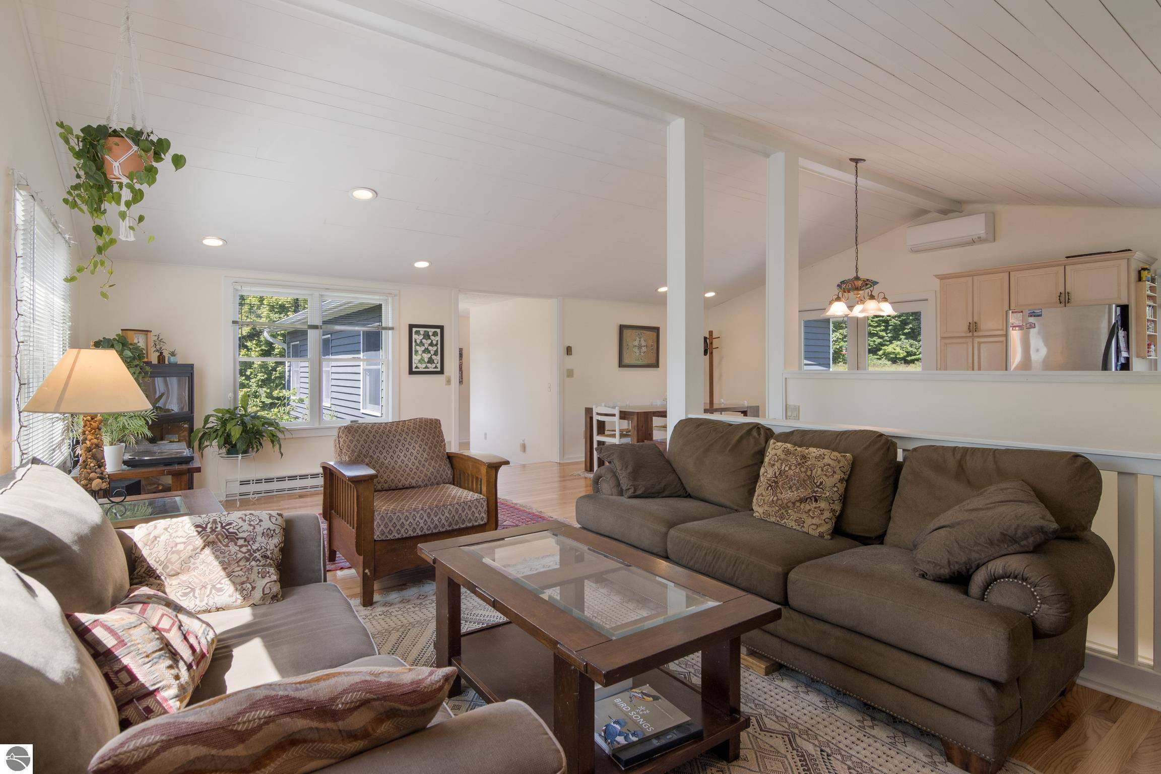 1381 N Manitou Trail