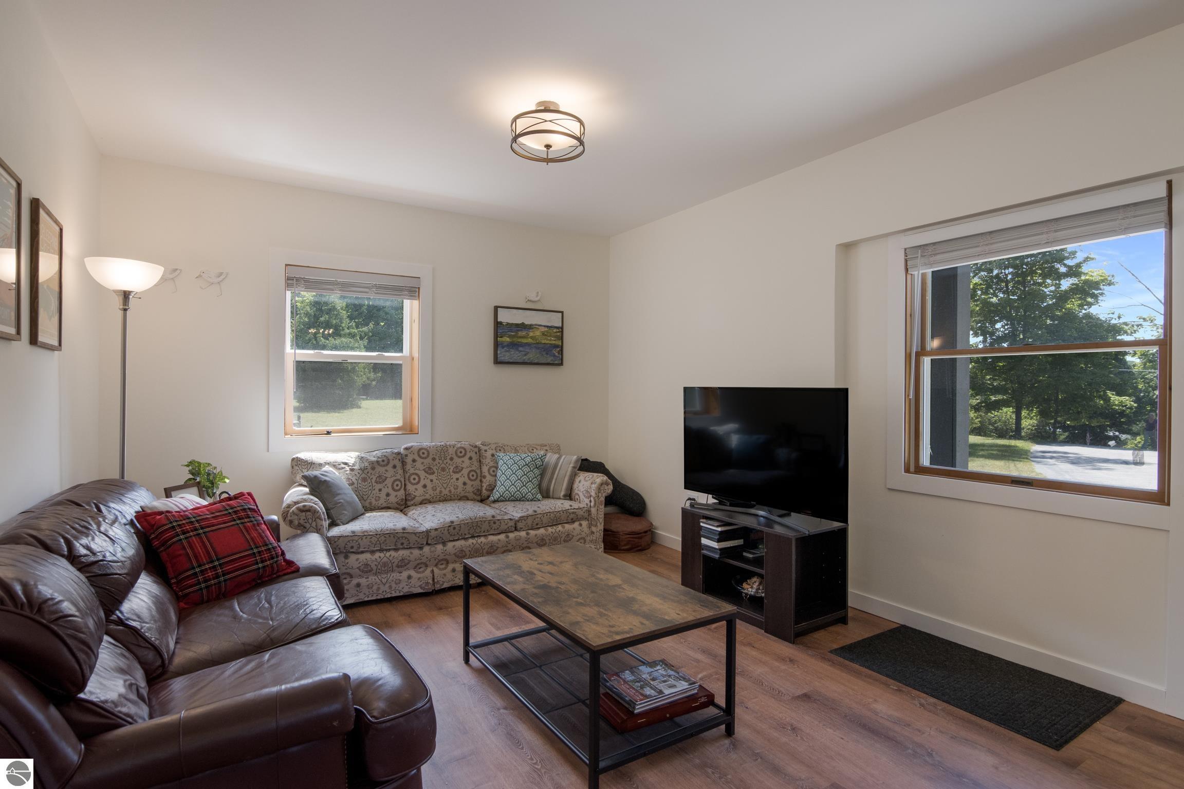 1381 N Manitou Trail