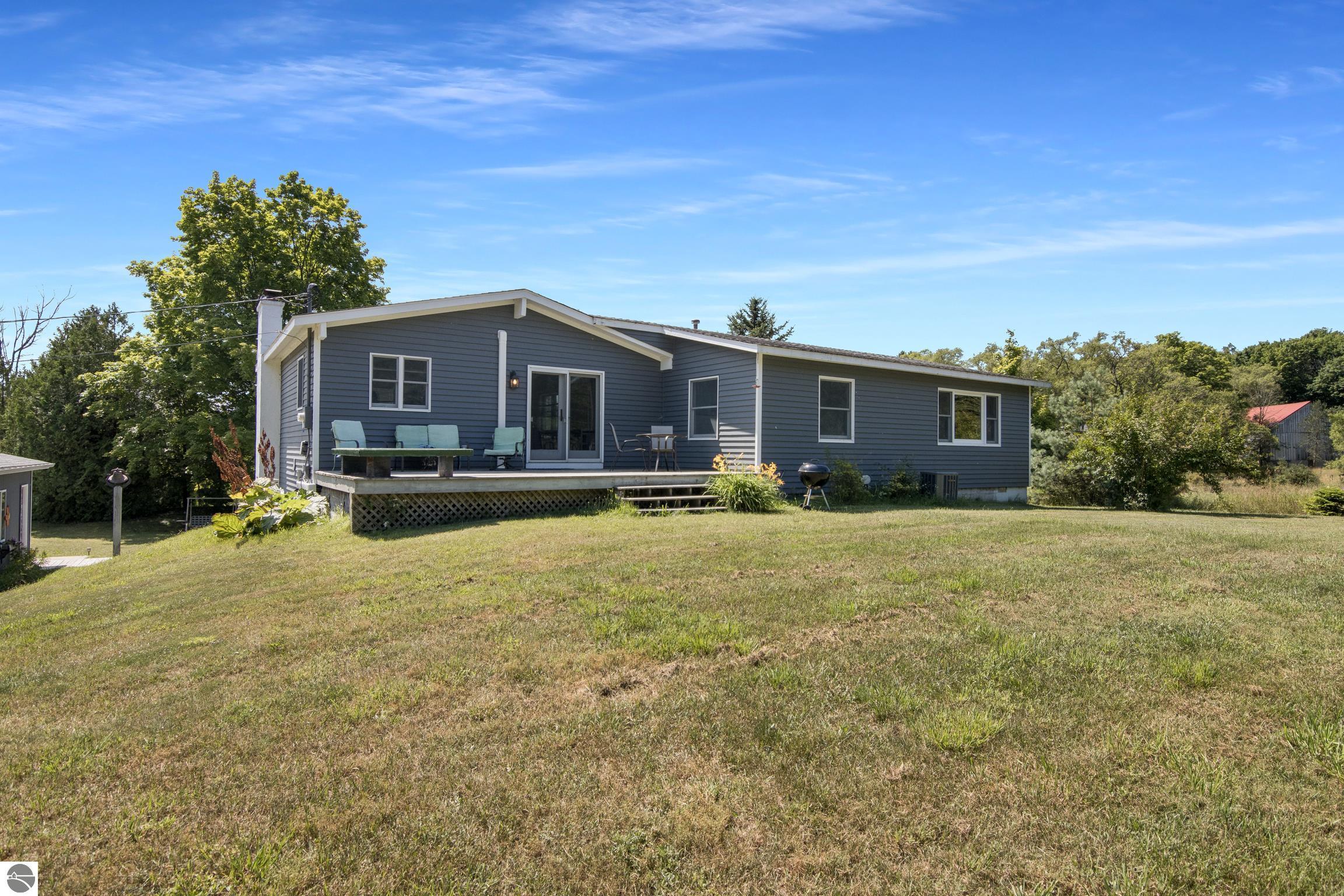 1381 N Manitou Trail