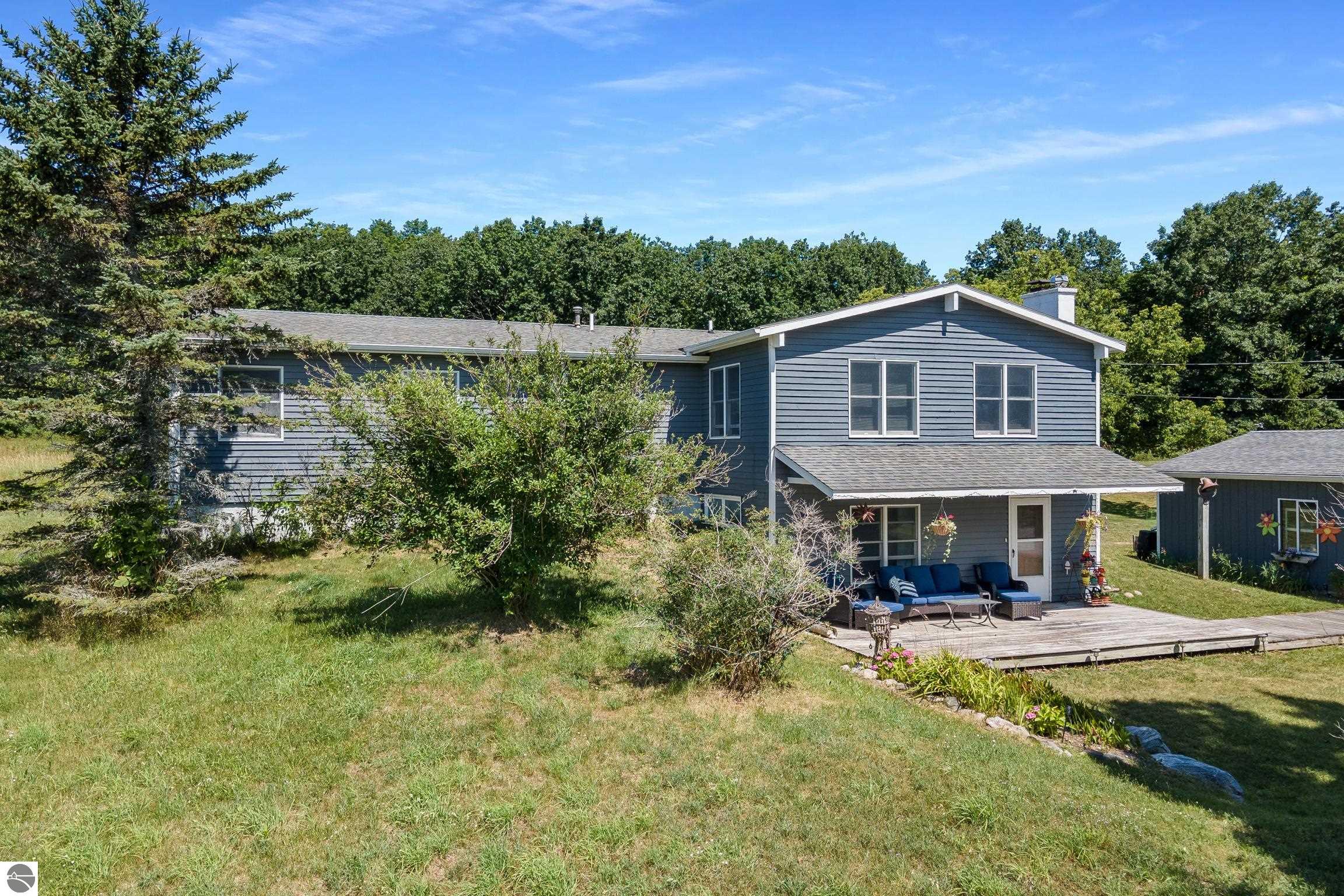 1381 N Manitou Trail