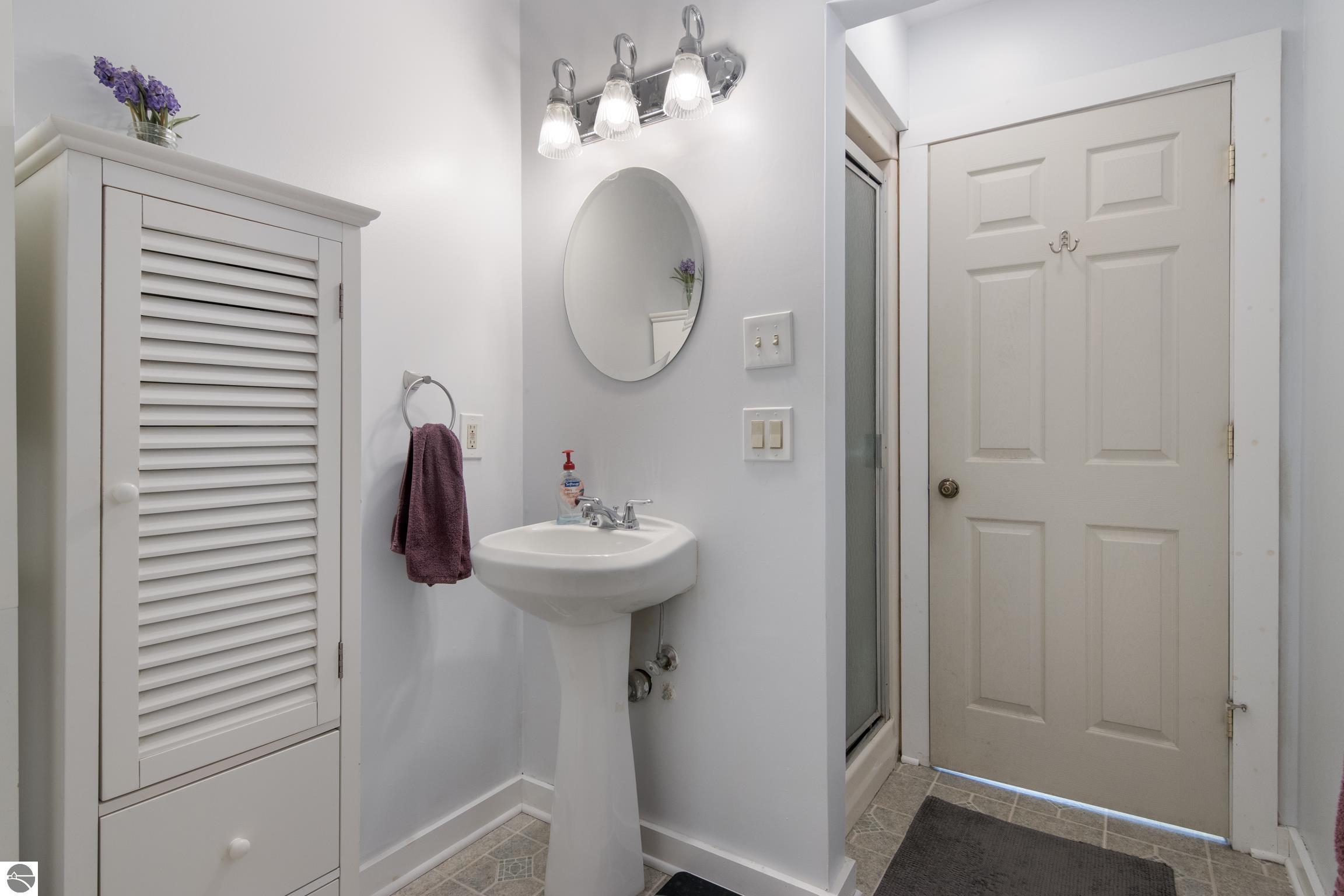 1381 N Manitou Trail
