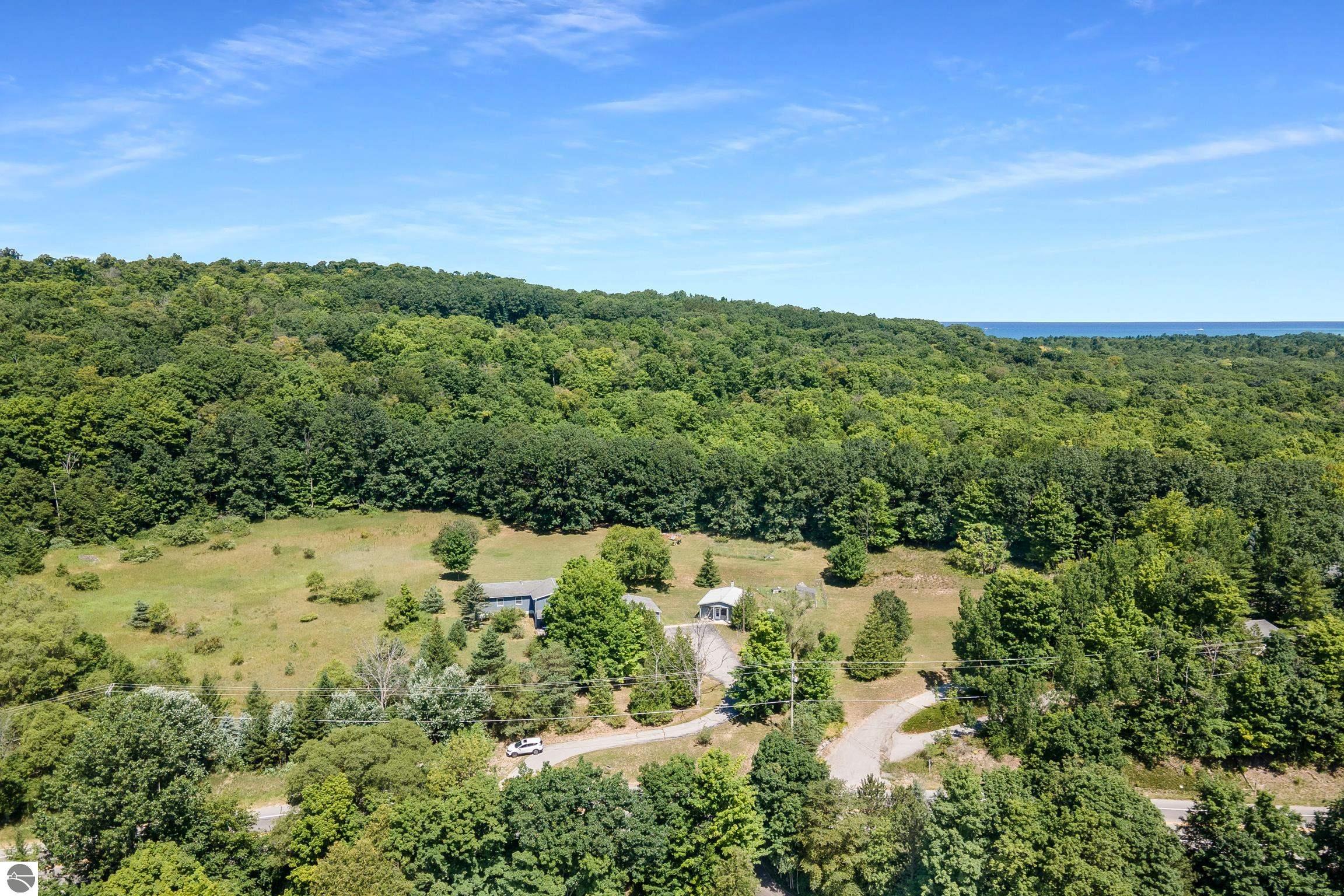 1381 N Manitou Trail