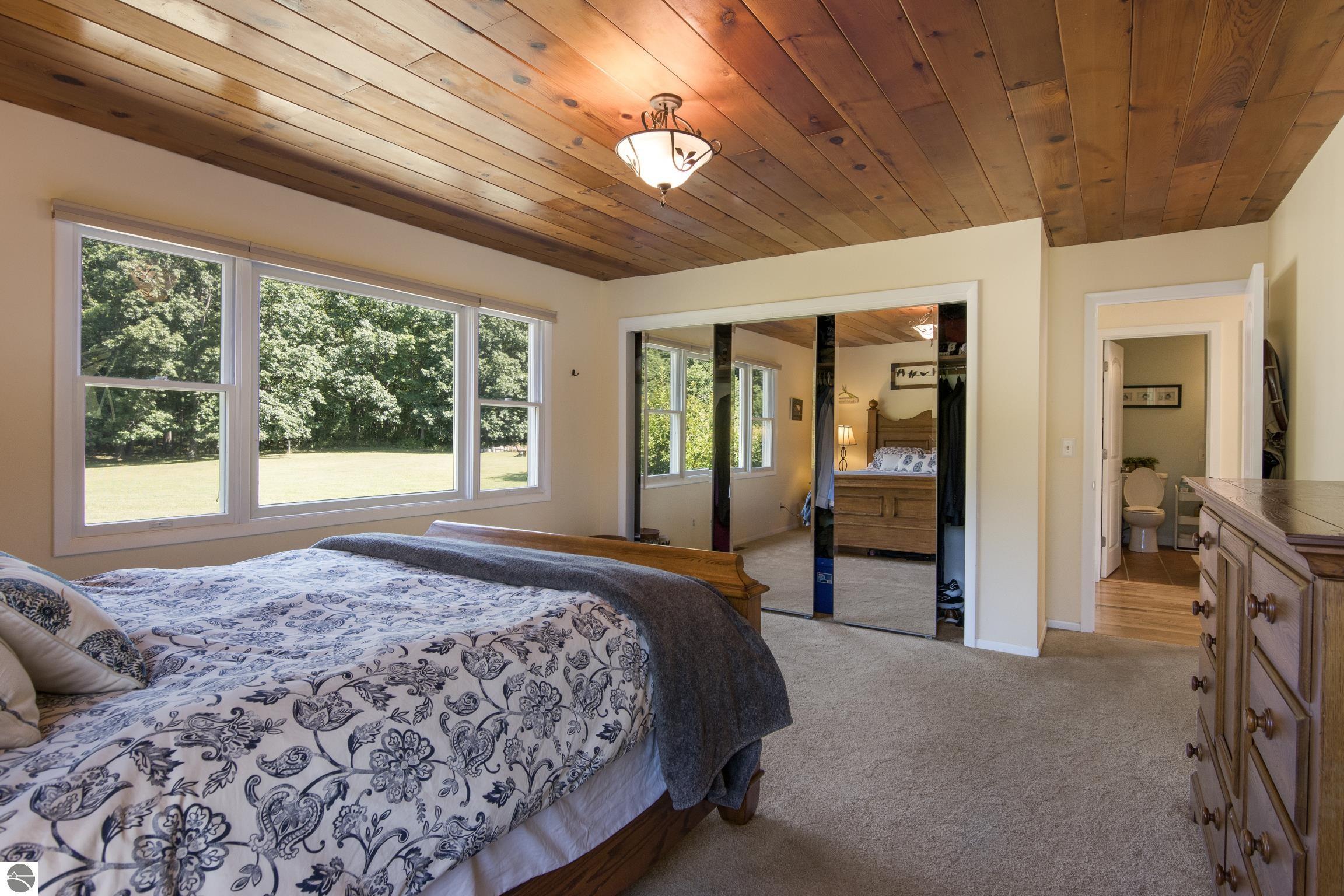 1381 N Manitou Trail