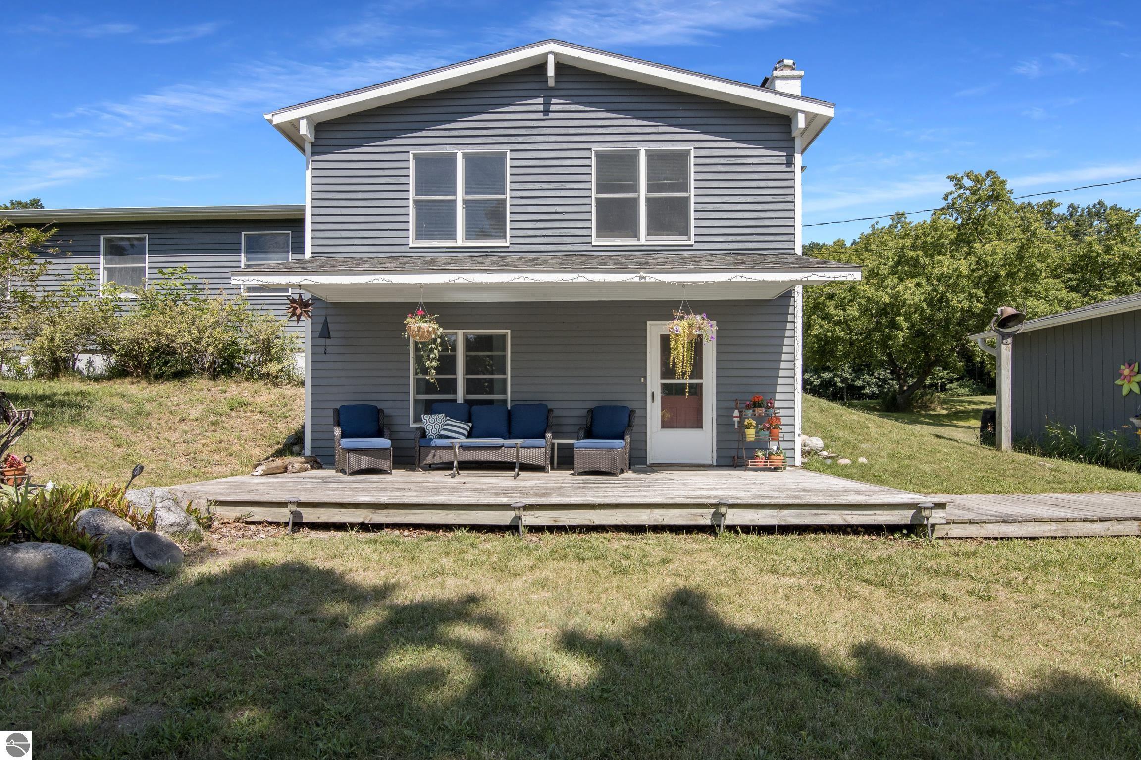 1381 N Manitou Trail