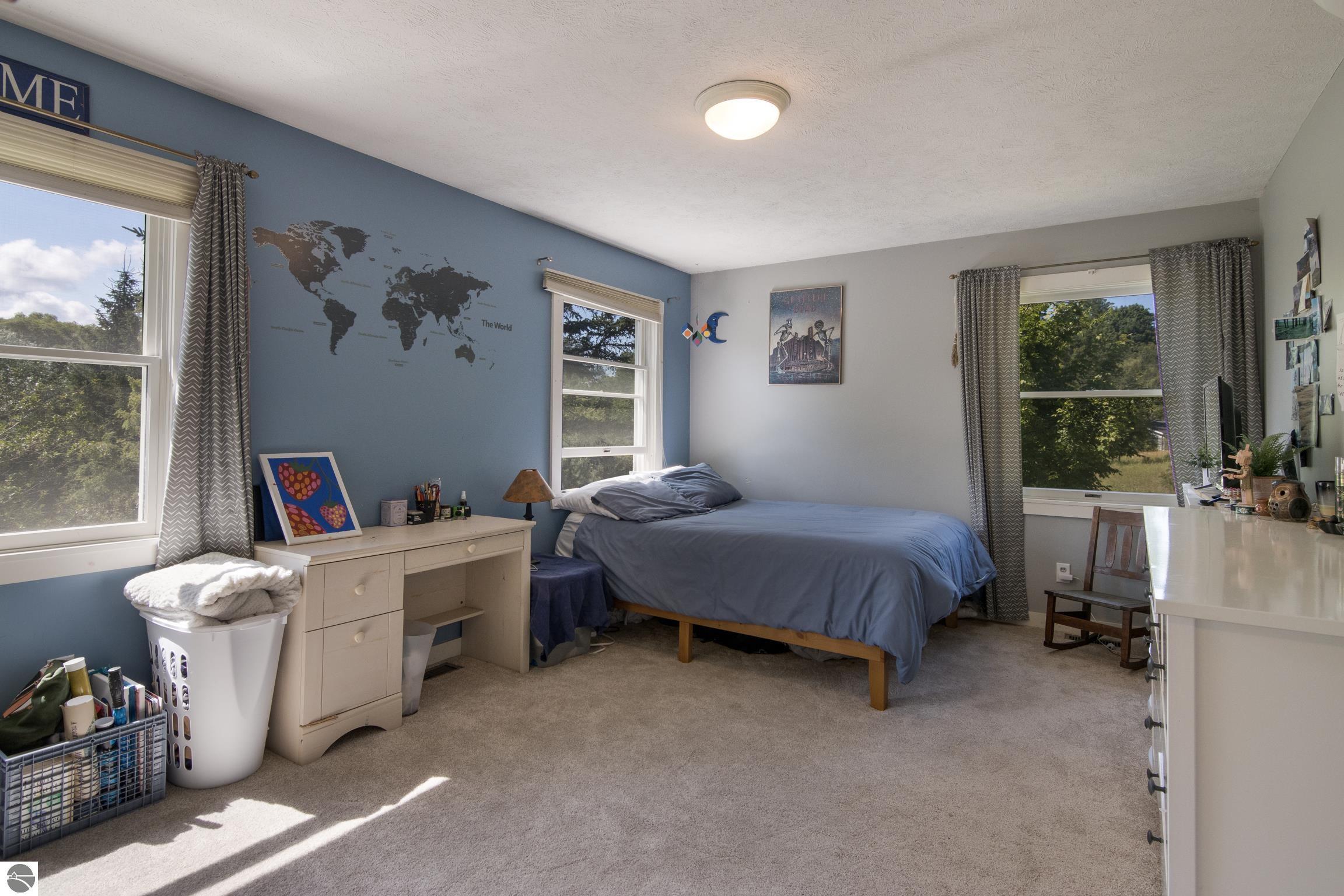 1381 N Manitou Trail