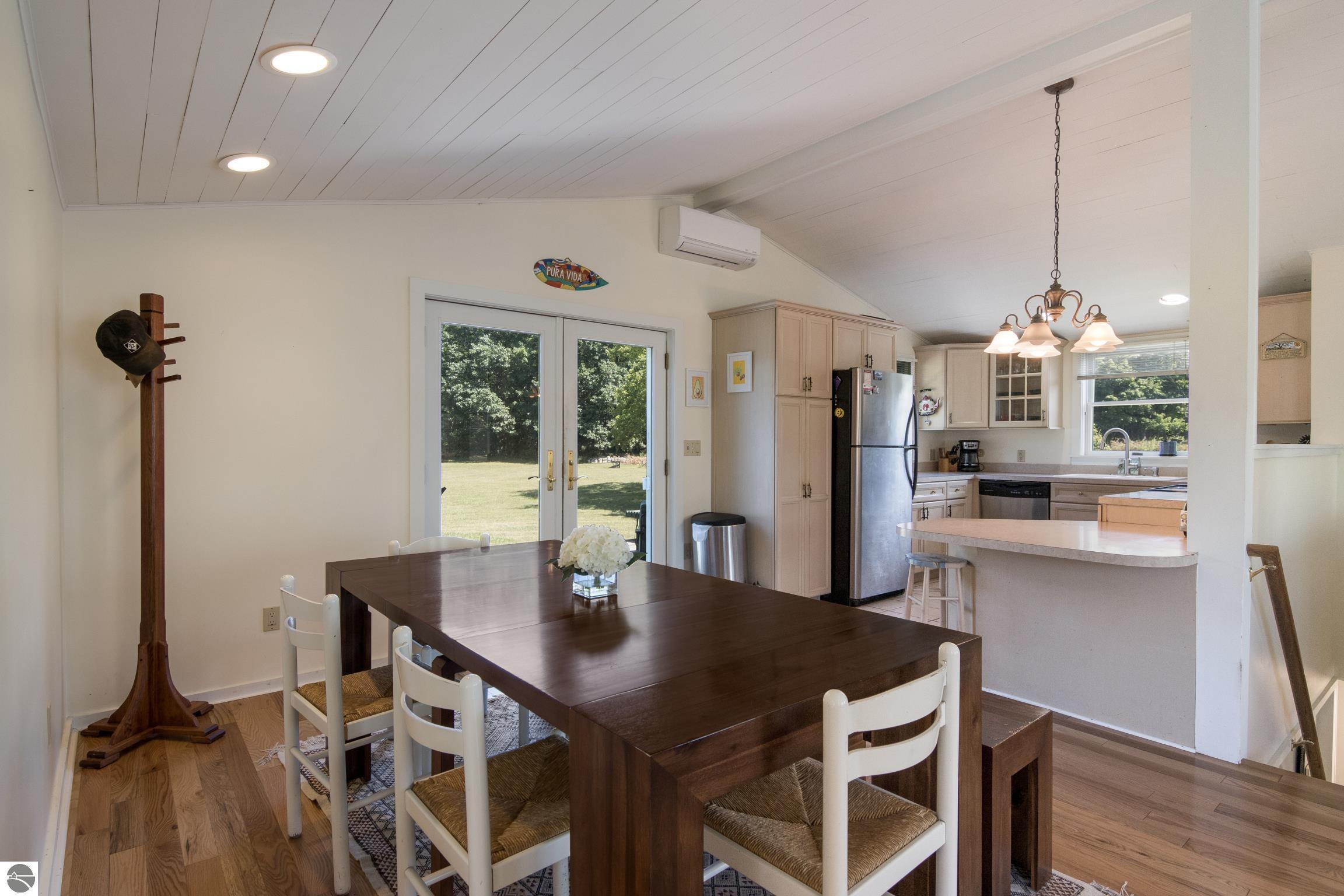 1381 N Manitou Trail