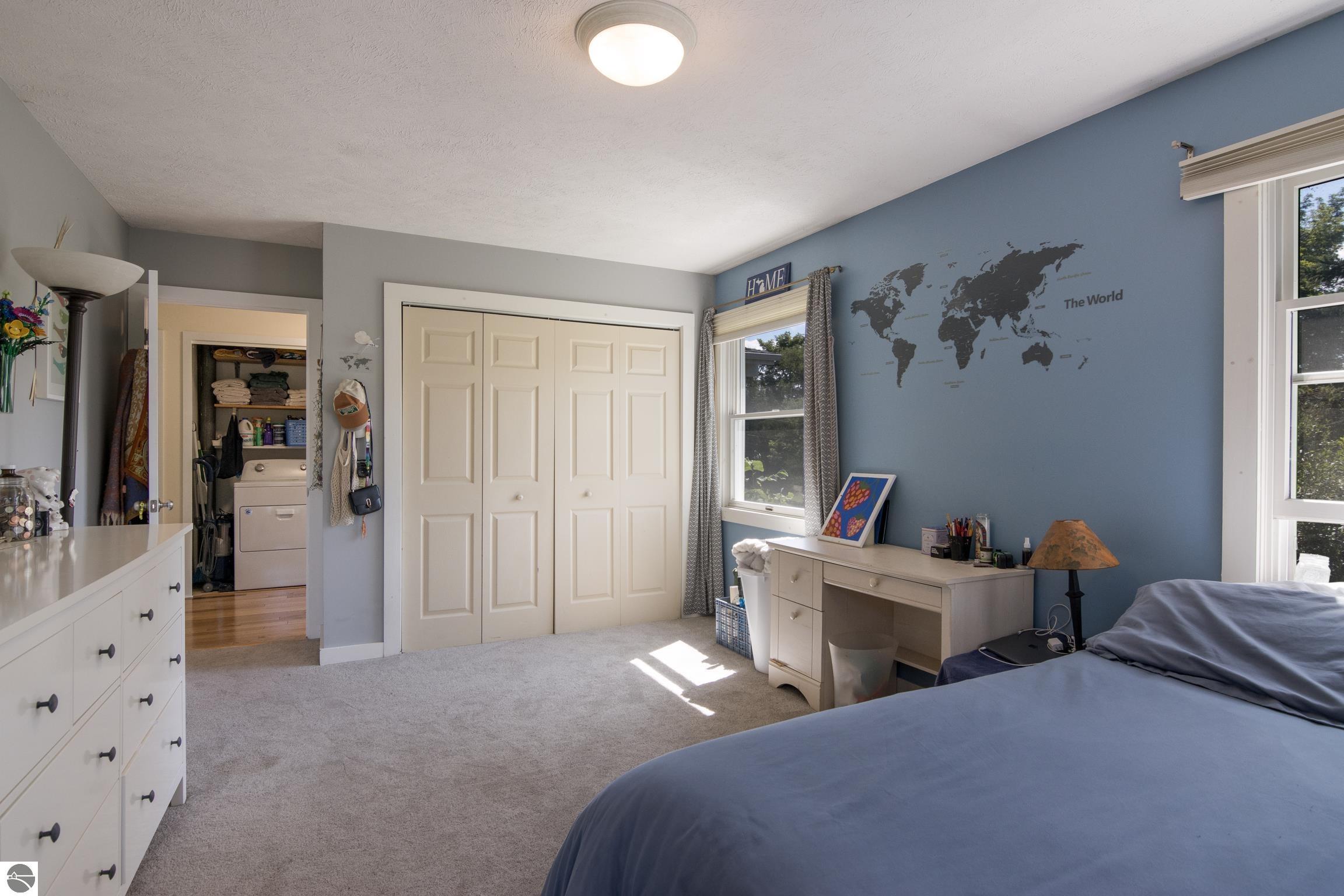 1381 N Manitou Trail