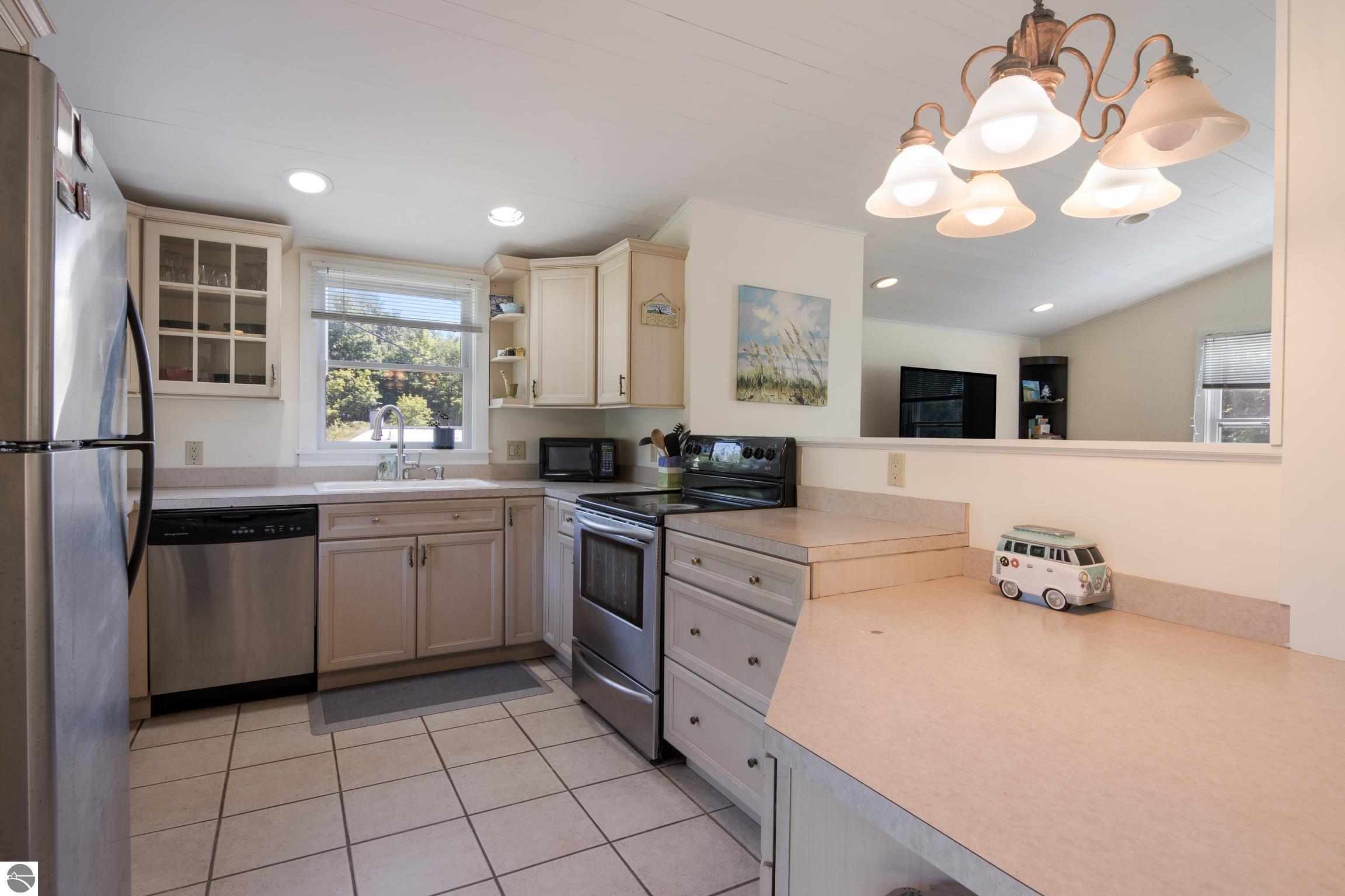 1381 N Manitou Trail