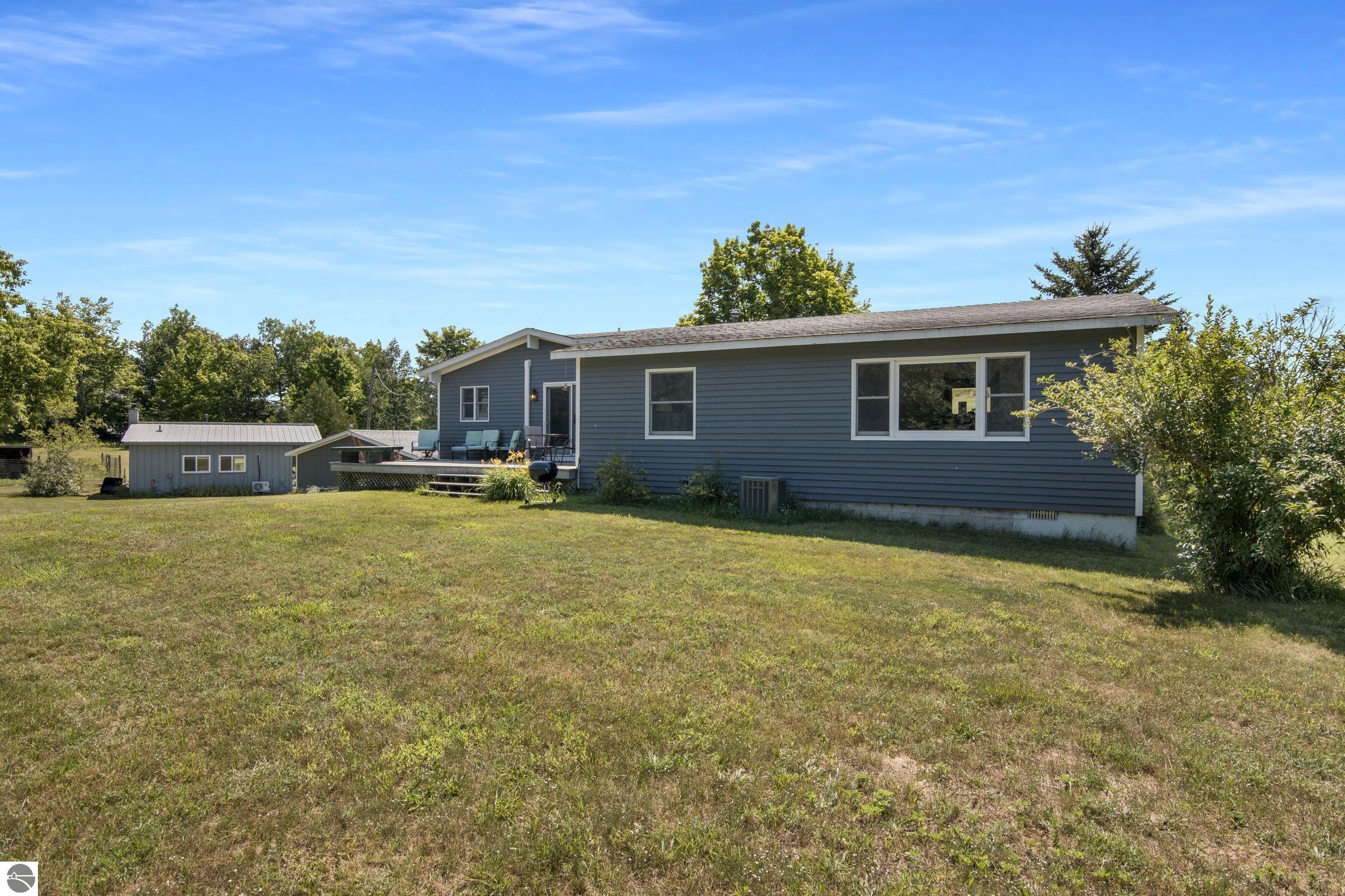 1381 N Manitou Trail