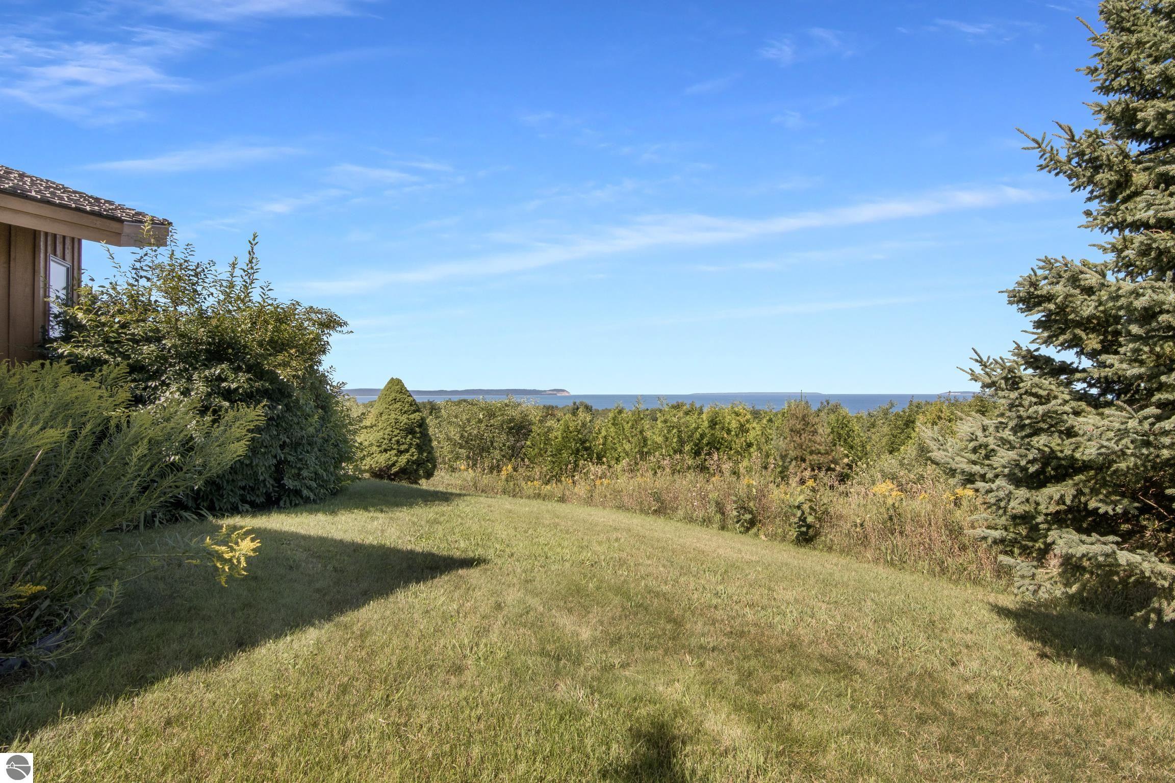 338 N Manitou Trail