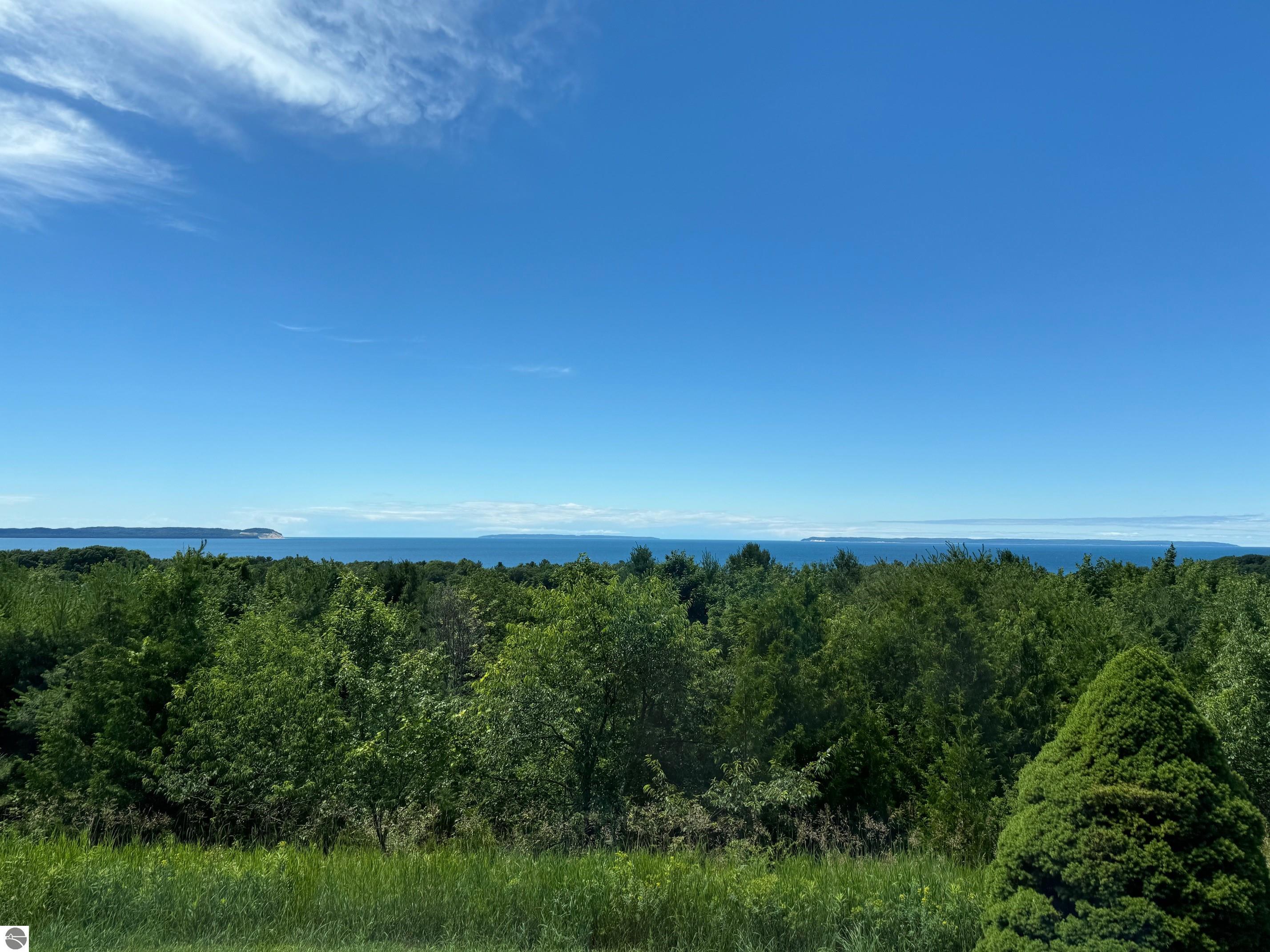 338 N Manitou Trail