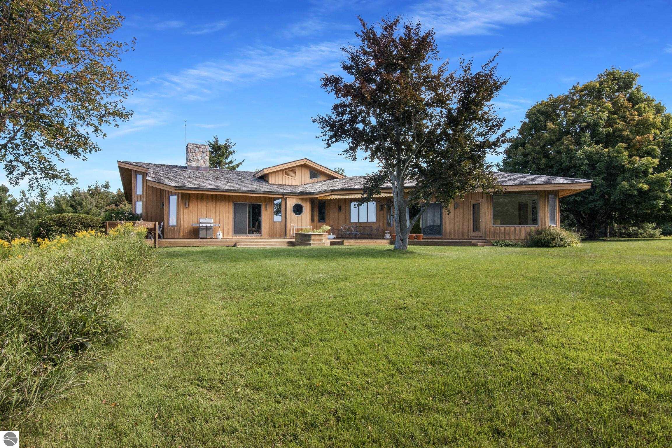 338 N Manitou Trail
