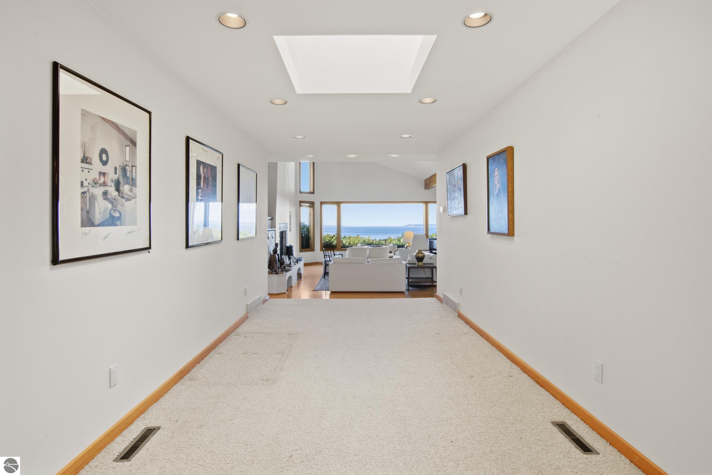 338 N Manitou Trail