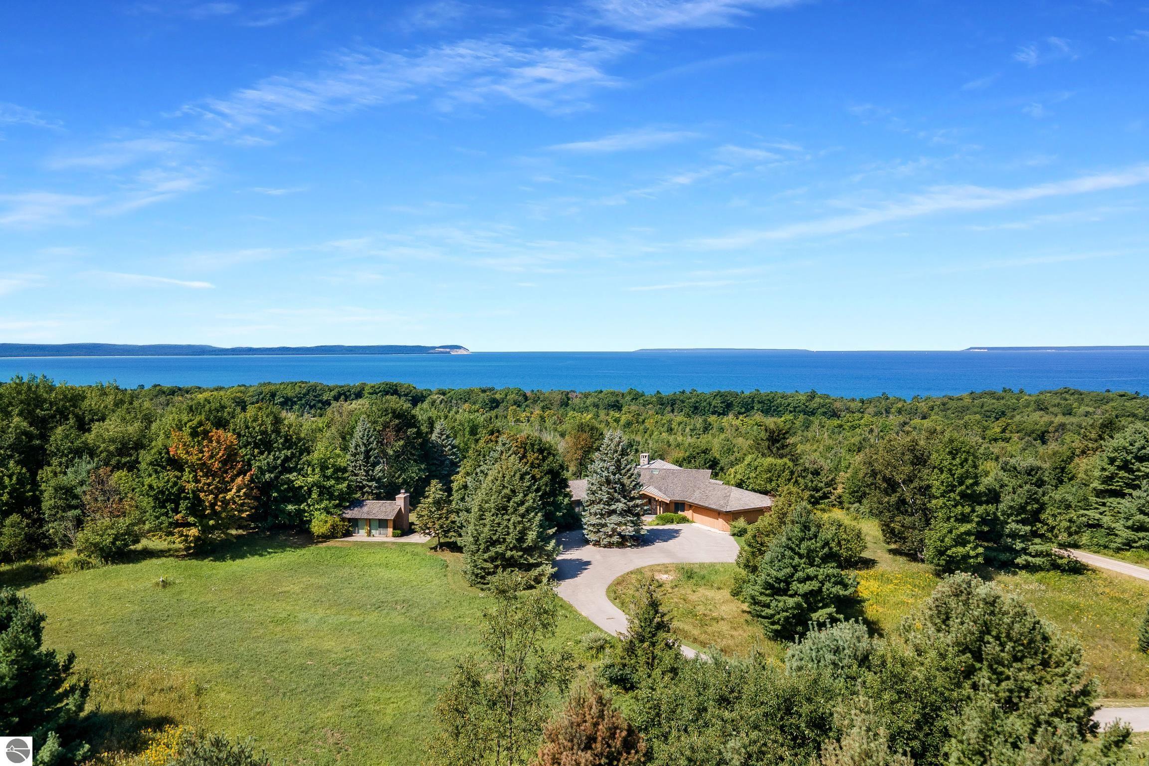 338 N Manitou Trail