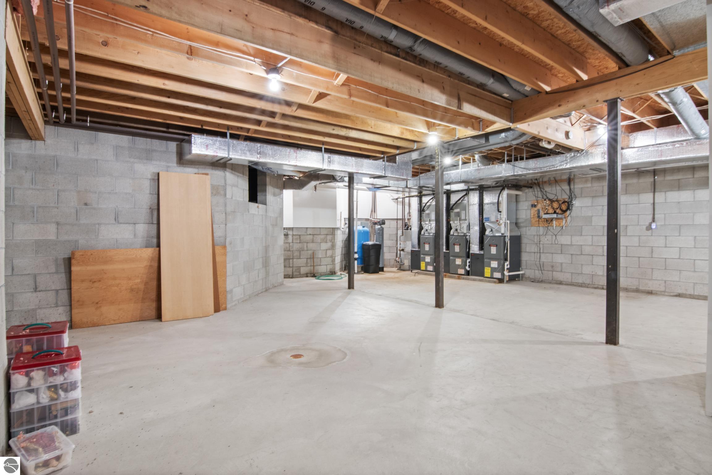 338 N Manitou Trail