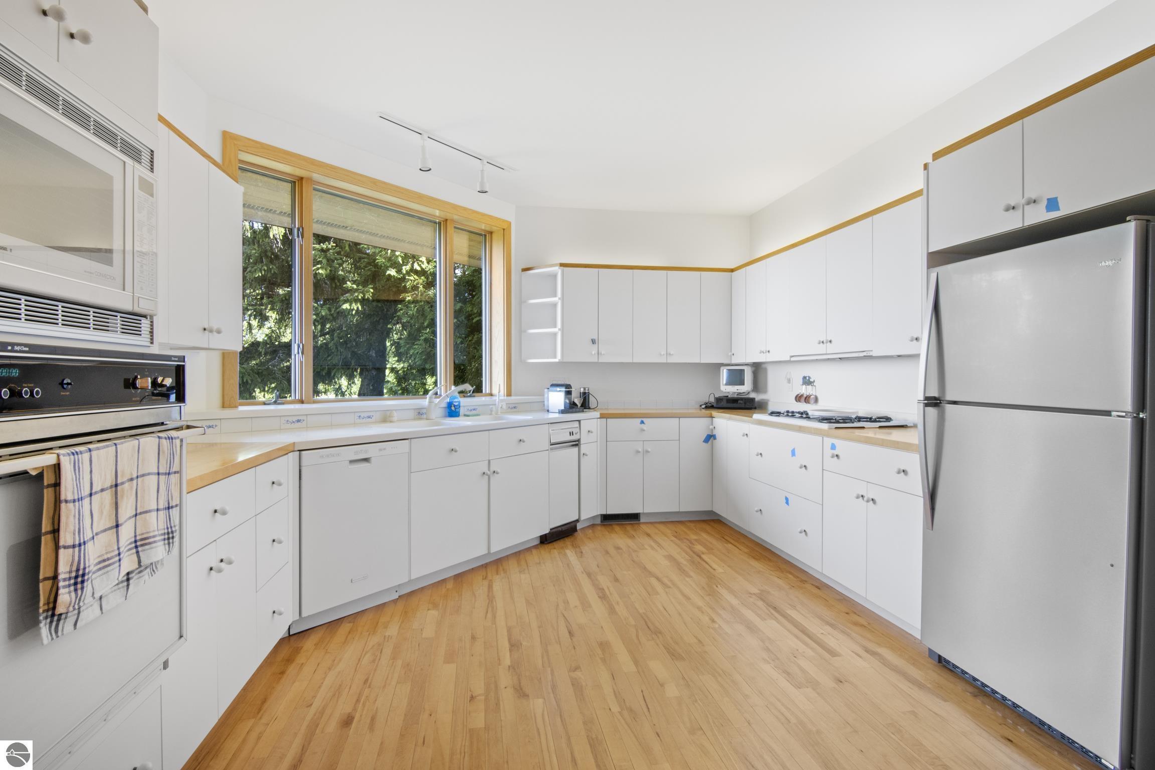 338 N Manitou Trail