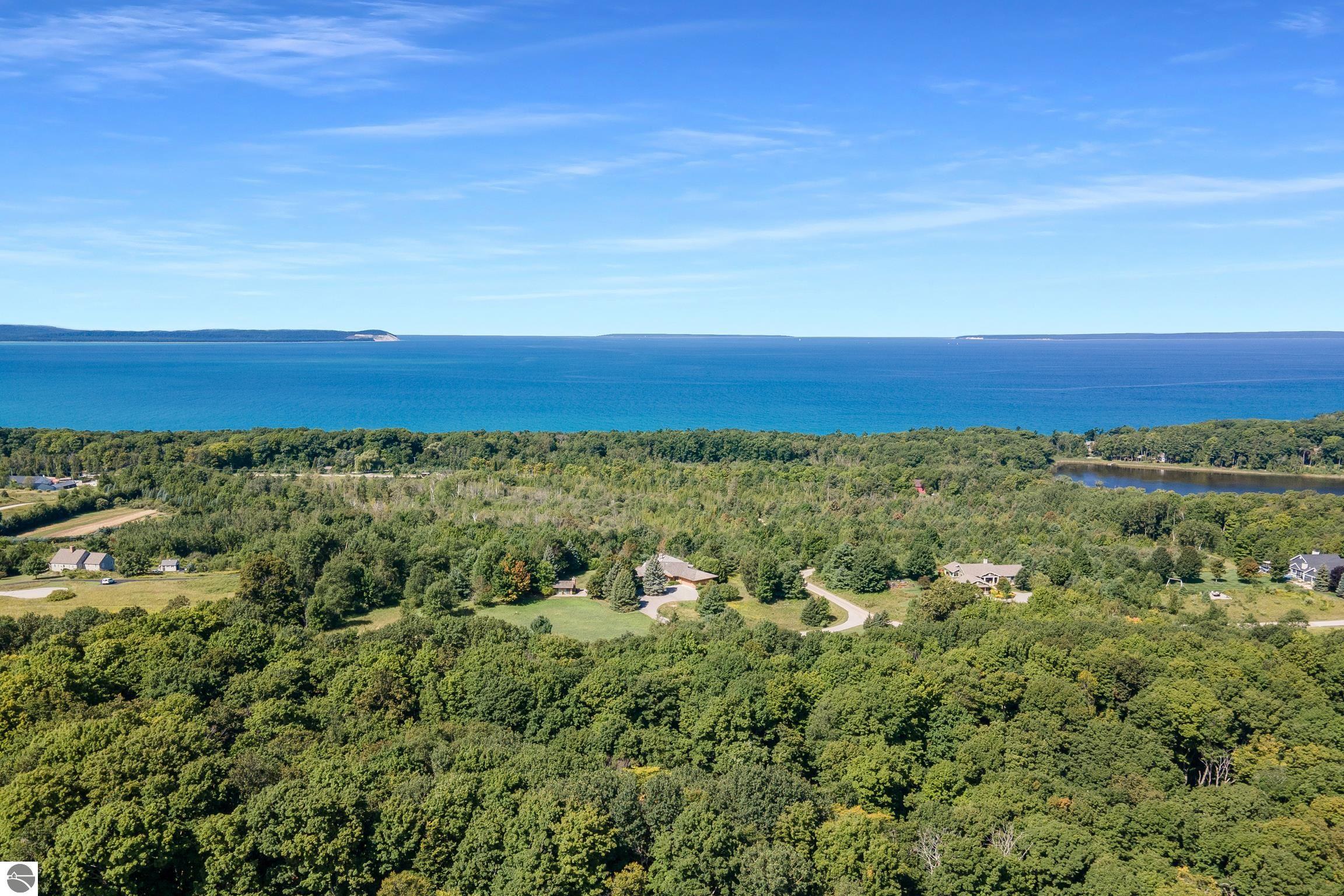 338 N Manitou Trail