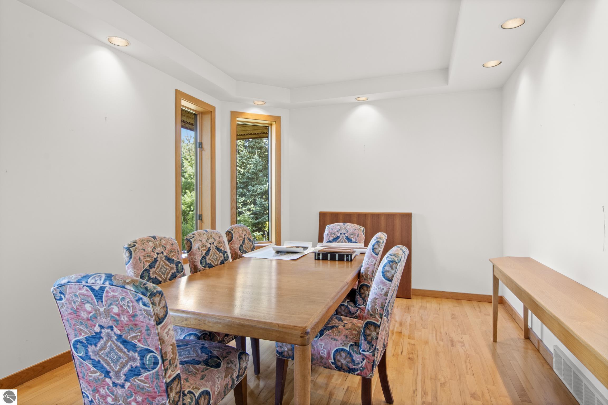 338 N Manitou Trail