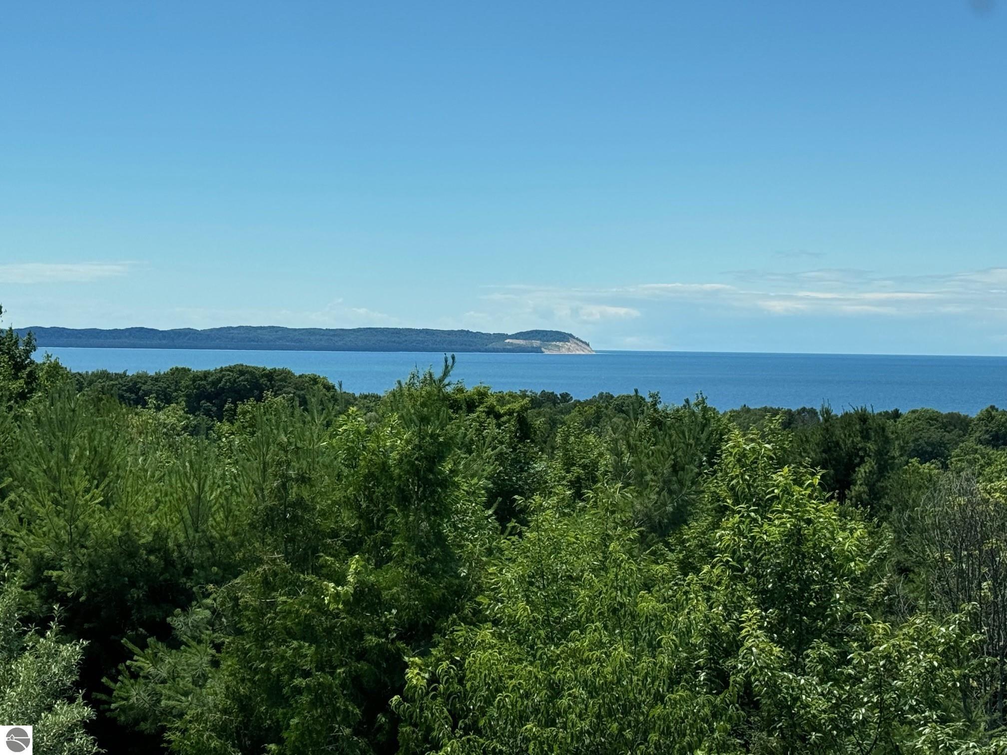 338 N Manitou Trail