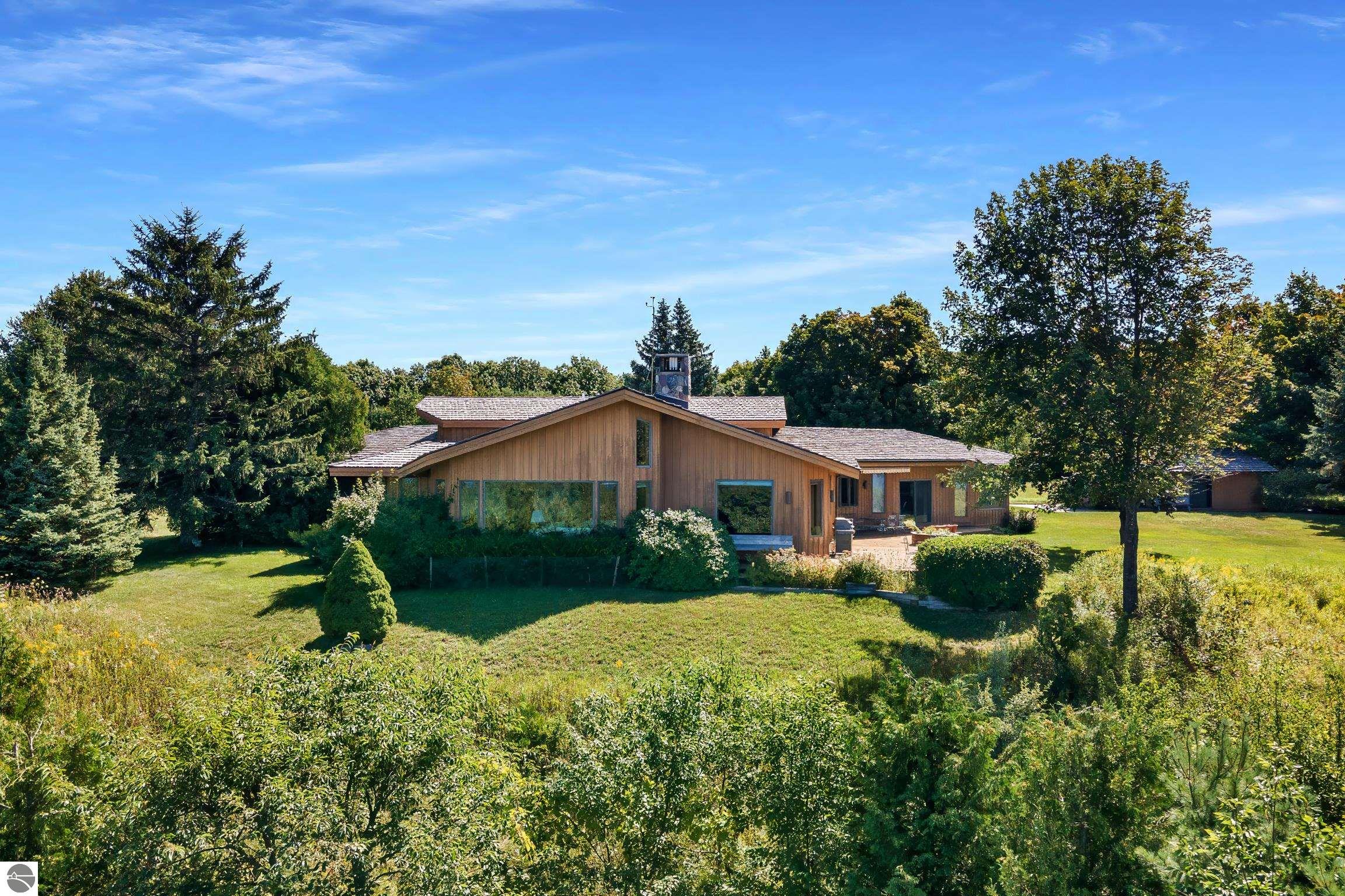 338 N Manitou Trail
