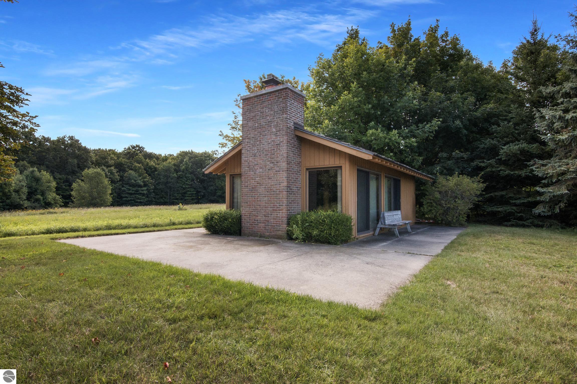 338 N Manitou Trail
