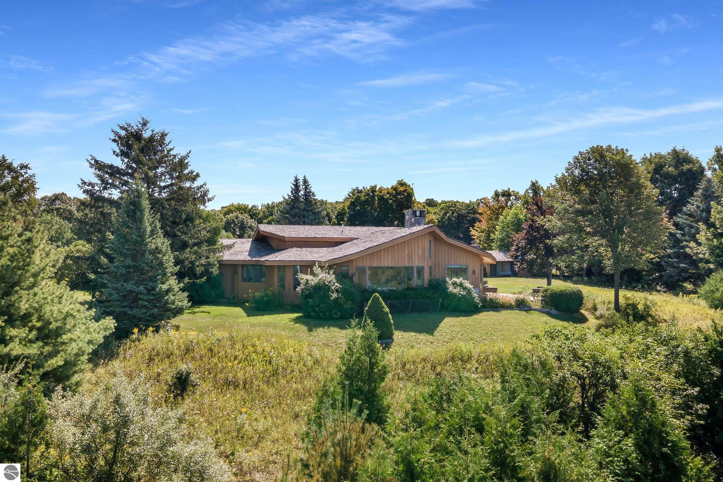 338 N Manitou Trail