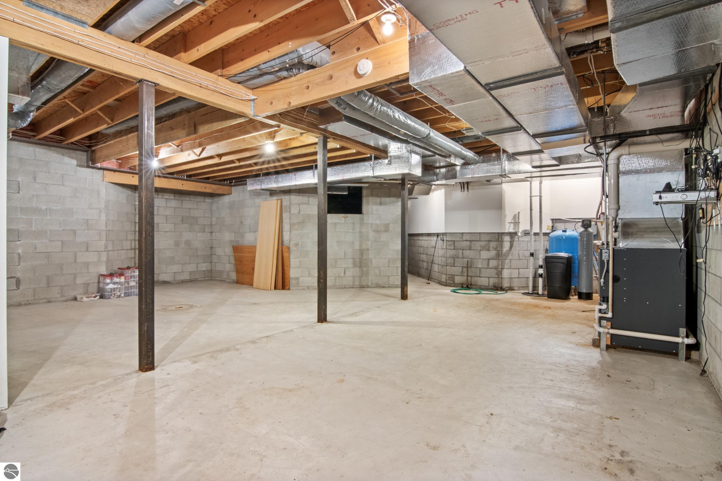 338 N Manitou Trail