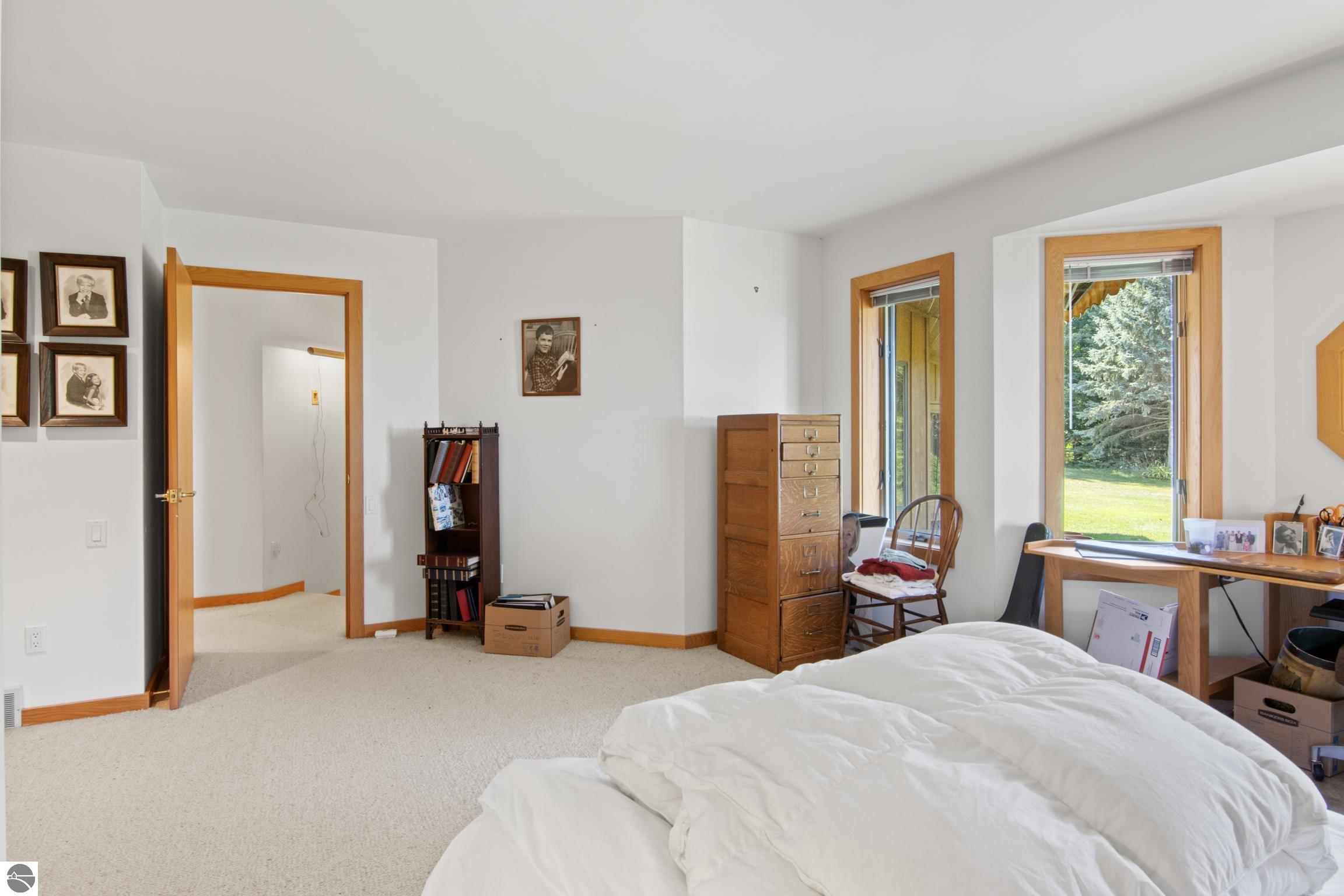 338 N Manitou Trail