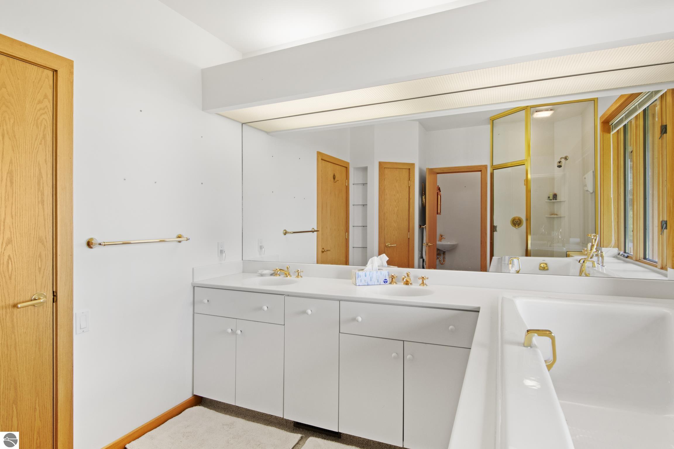 338 N Manitou Trail