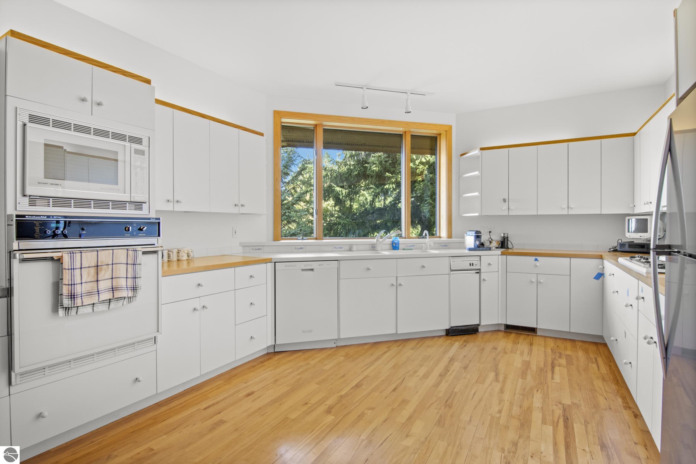 338 N Manitou Trail