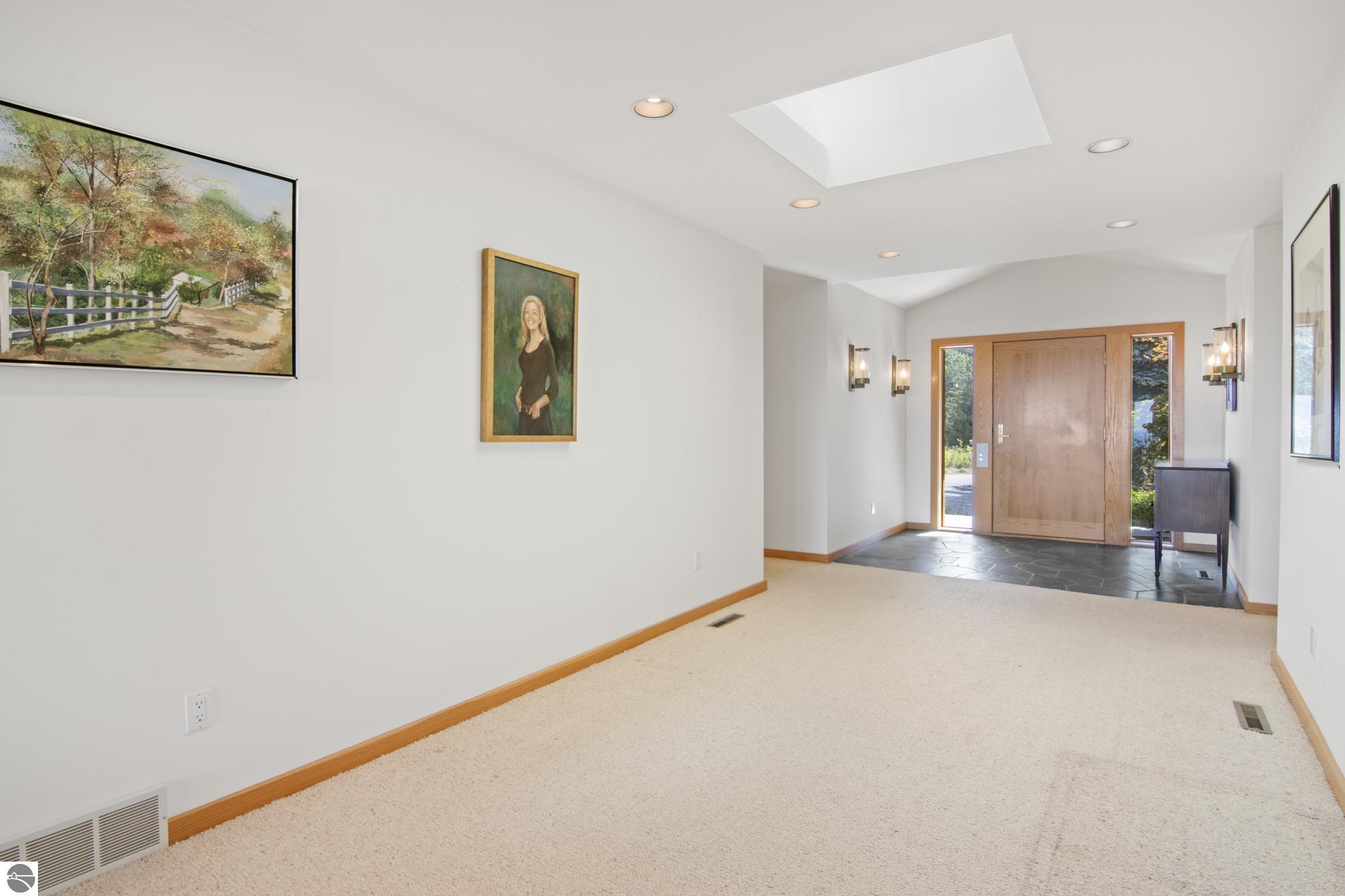 338 N Manitou Trail