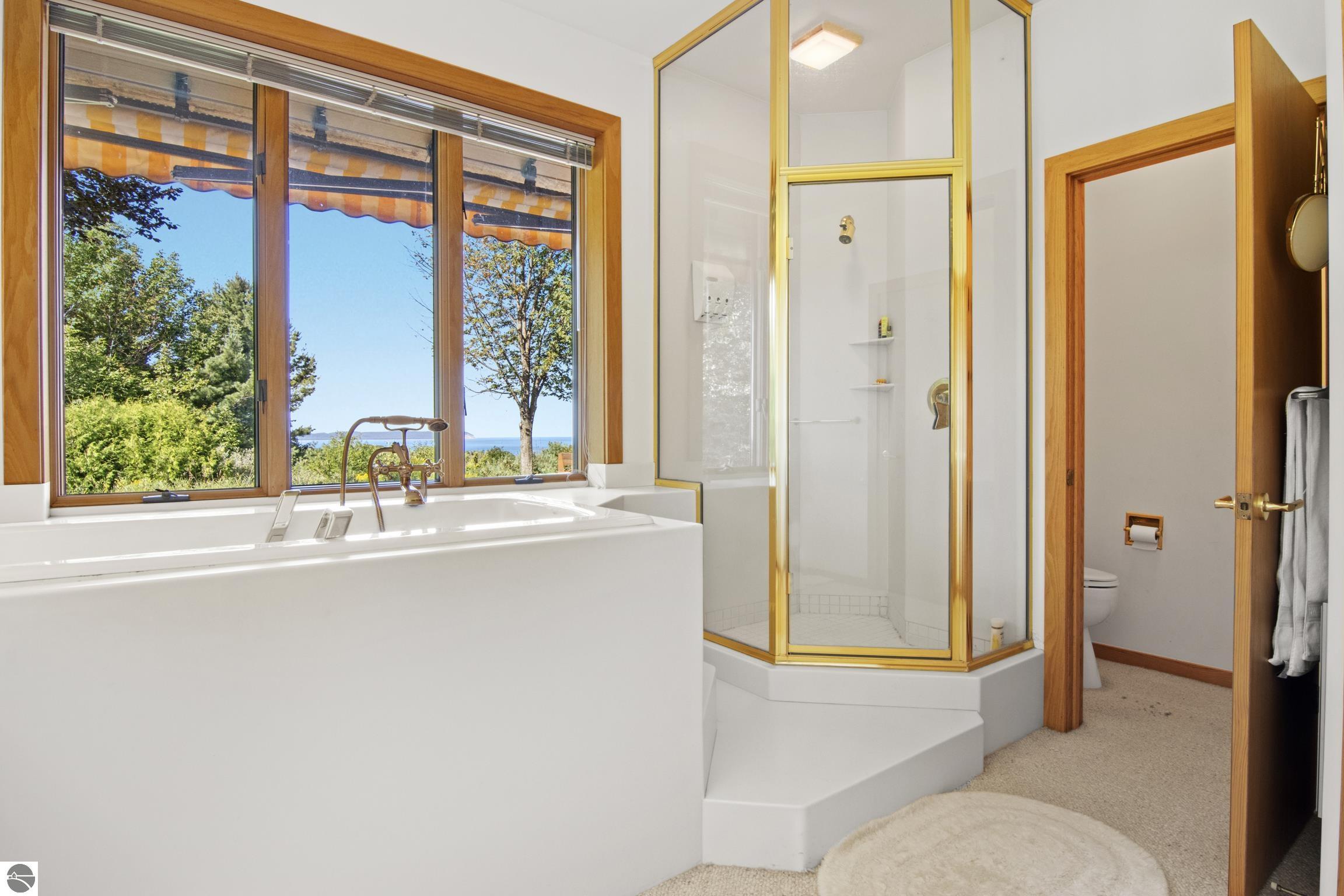 338 N Manitou Trail