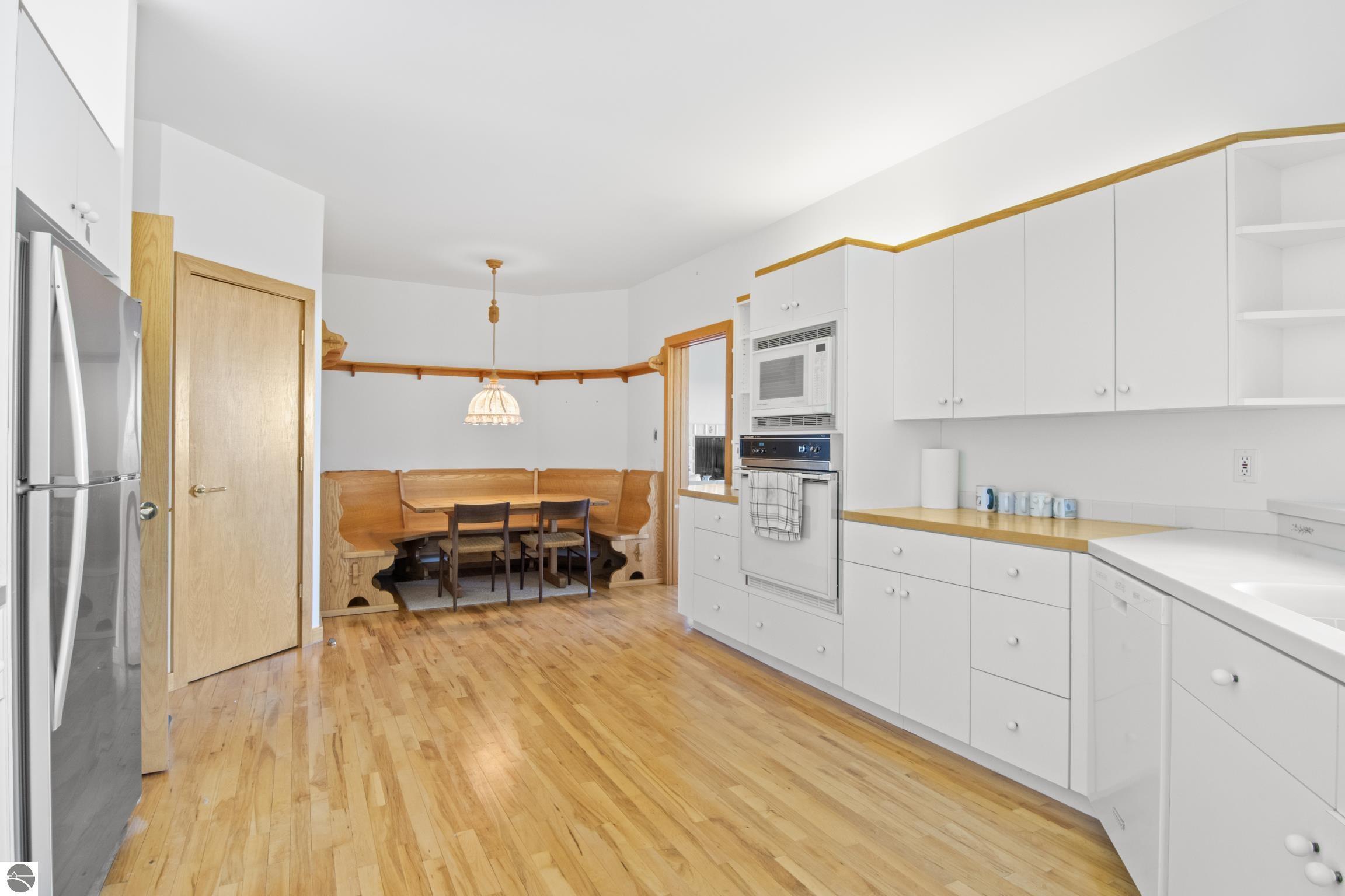 338 N Manitou Trail